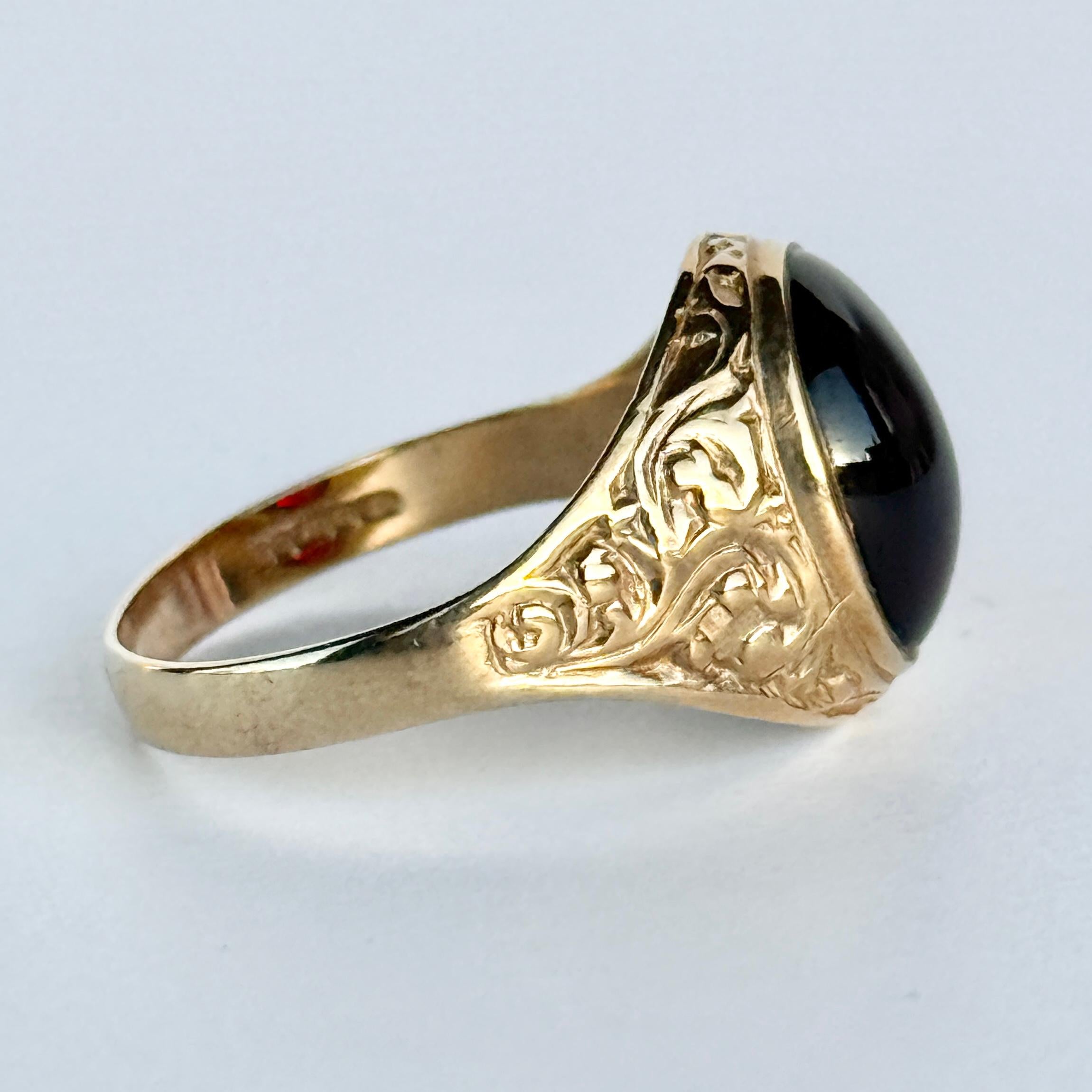 Anello con granato cabochon e oro 9 carati d'annata in vendita 1