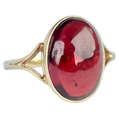 Siegelring mit Granat-Cabochon und 9 Karat Gold