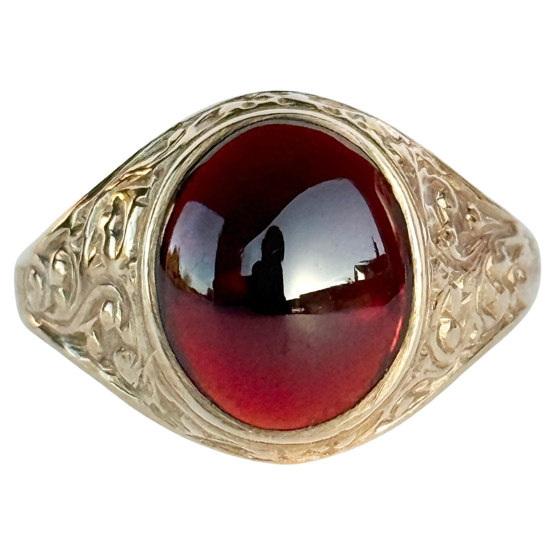 Anello con granato cabochon e oro 9 carati d
annata