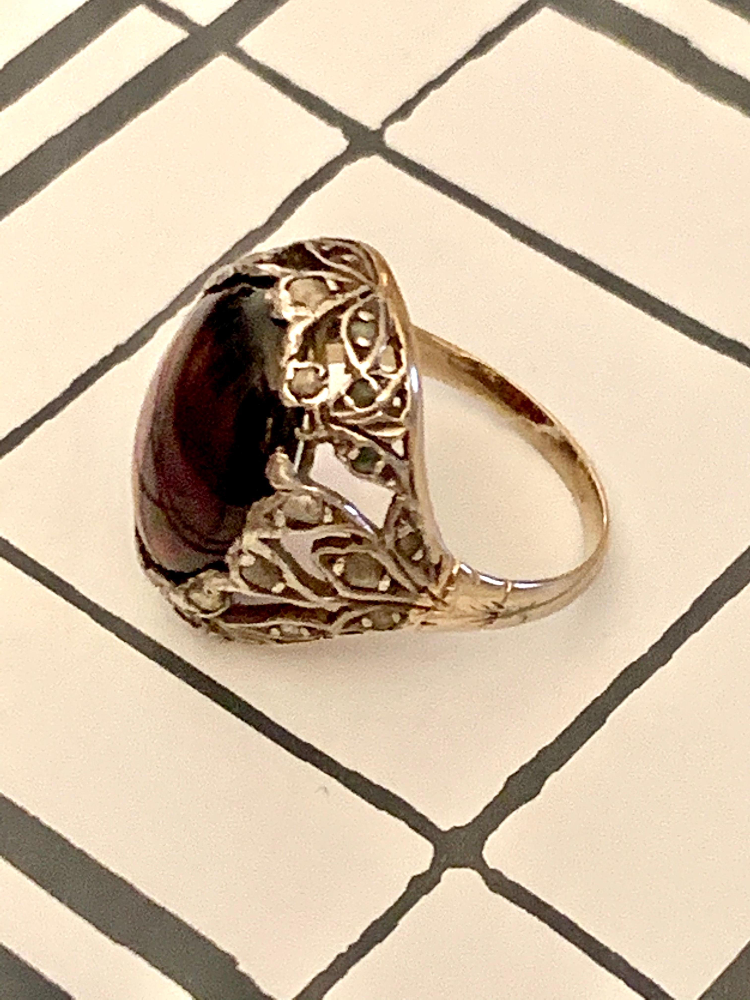 Women's or Men's Vintage Garnet Cabochon and Rose Cut Diamond 14 Karat Yellow Gold Ring