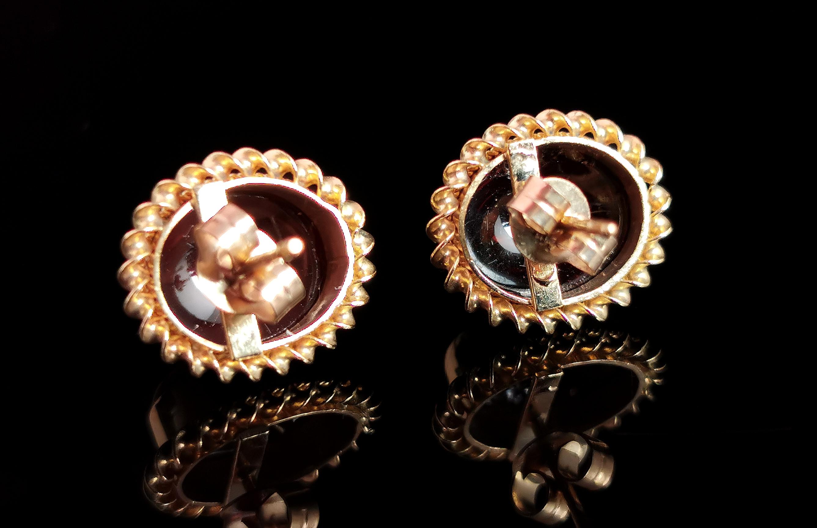 Vintage Granat-Cabochon-Ohrstecker, 9k Gelbgold 1