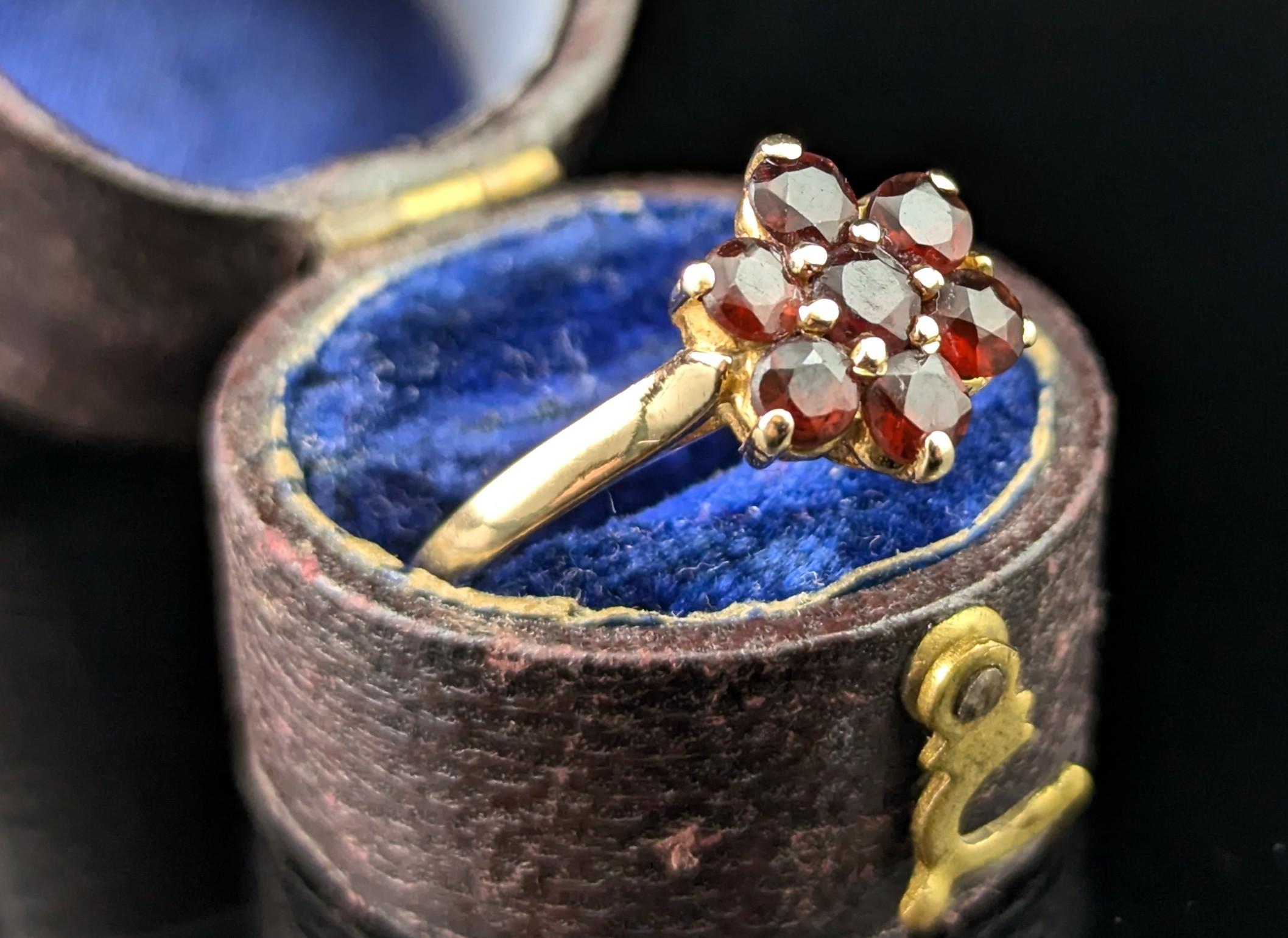 Rétro Bague vintage fleur en or jaune 9 carats en vente