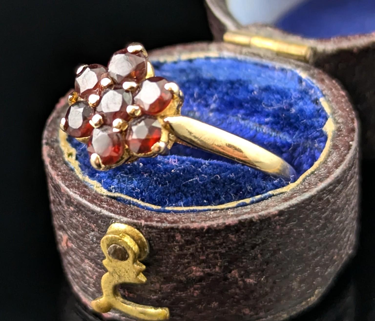 Taille ronde Bague vintage fleur en or jaune 9 carats en vente