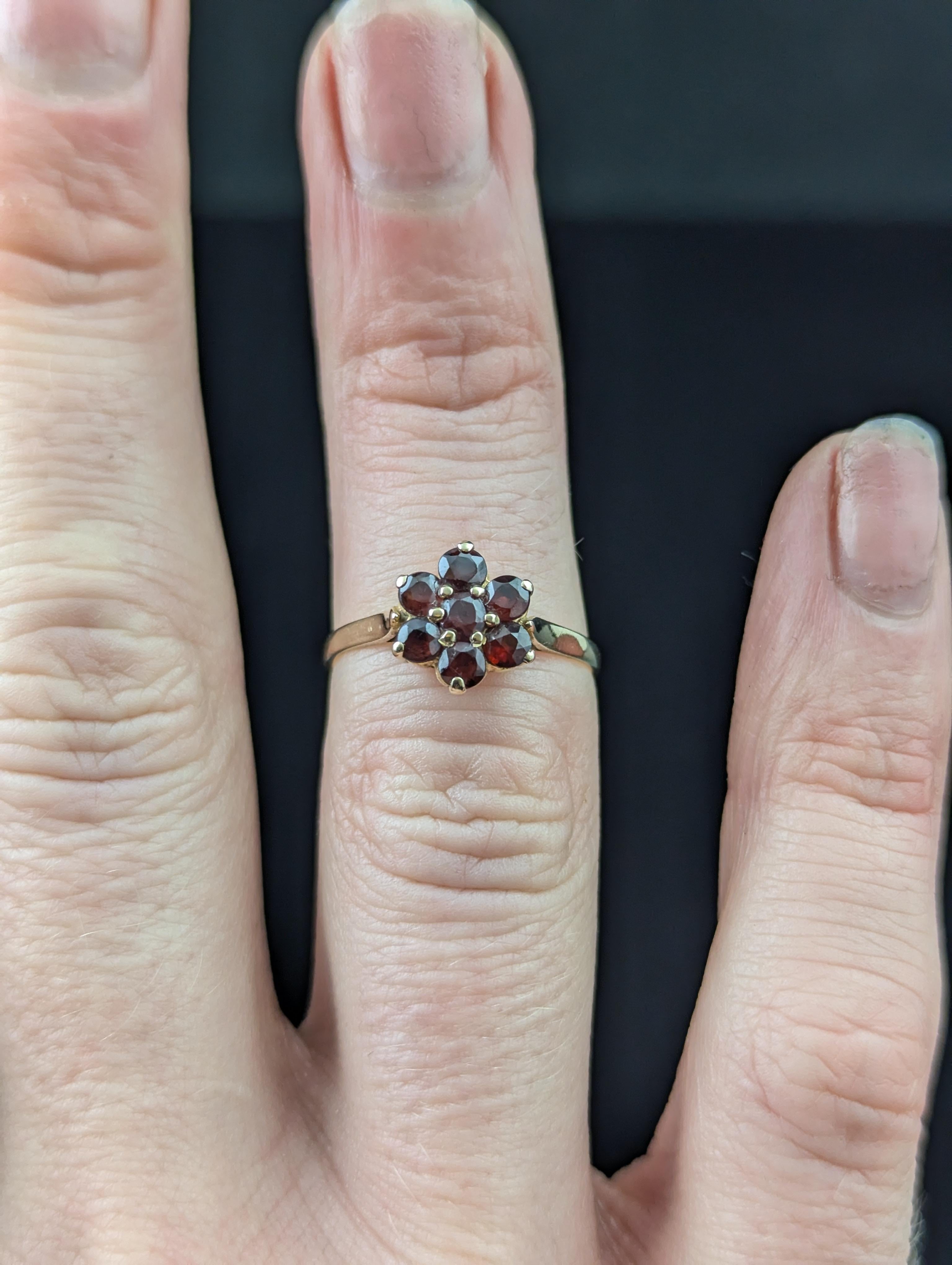 Bague vintage fleur en or jaune 9 carats Bon état - En vente à NEWARK, GB
