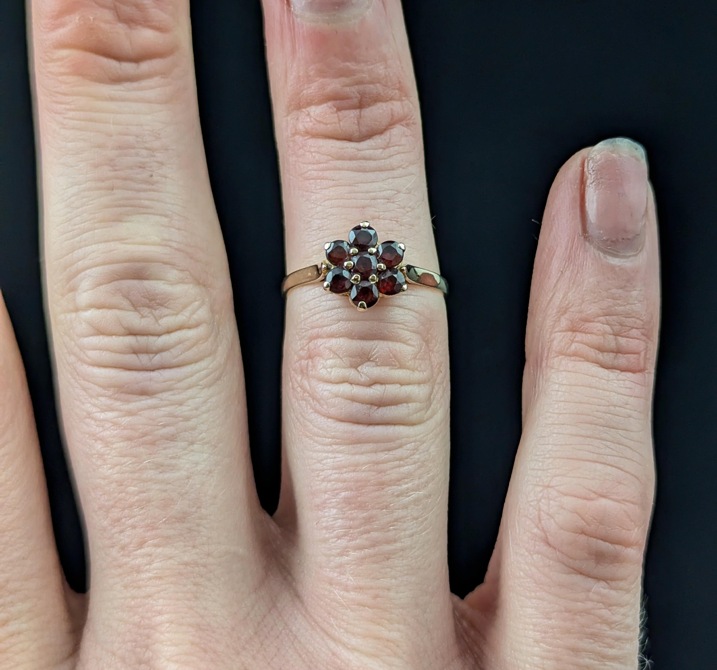 Bague vintage fleur en or jaune 9 carats en vente 1