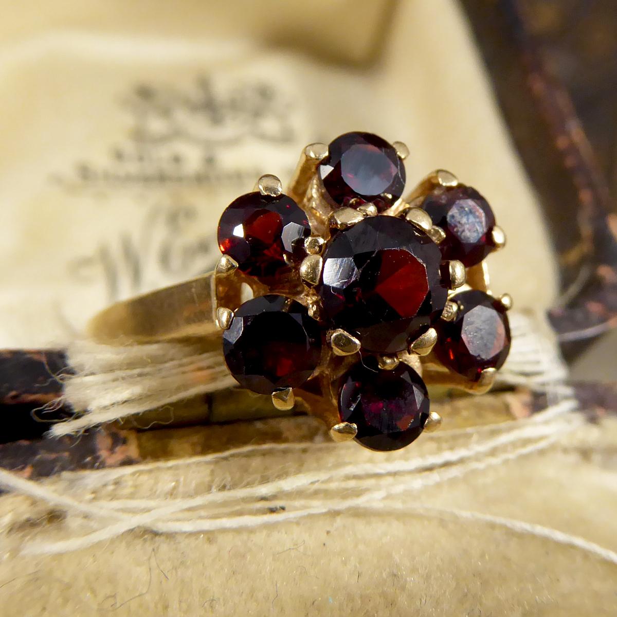 Vintage Granat-Blumen-Cluster-Ring aus 9 Karat Gelbgold 3