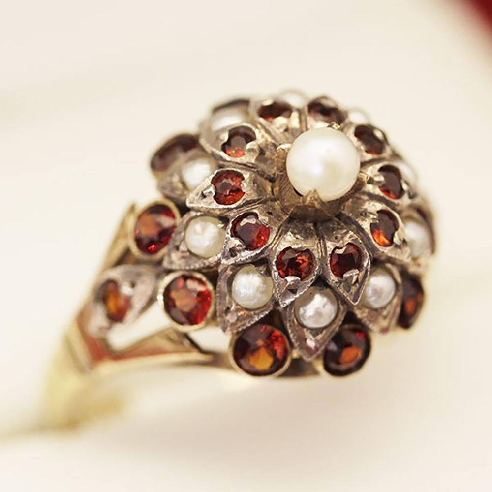 Vintage Garnet & Pearl Cluster Ring In Good Condition For Sale In BALMAIN, NSW