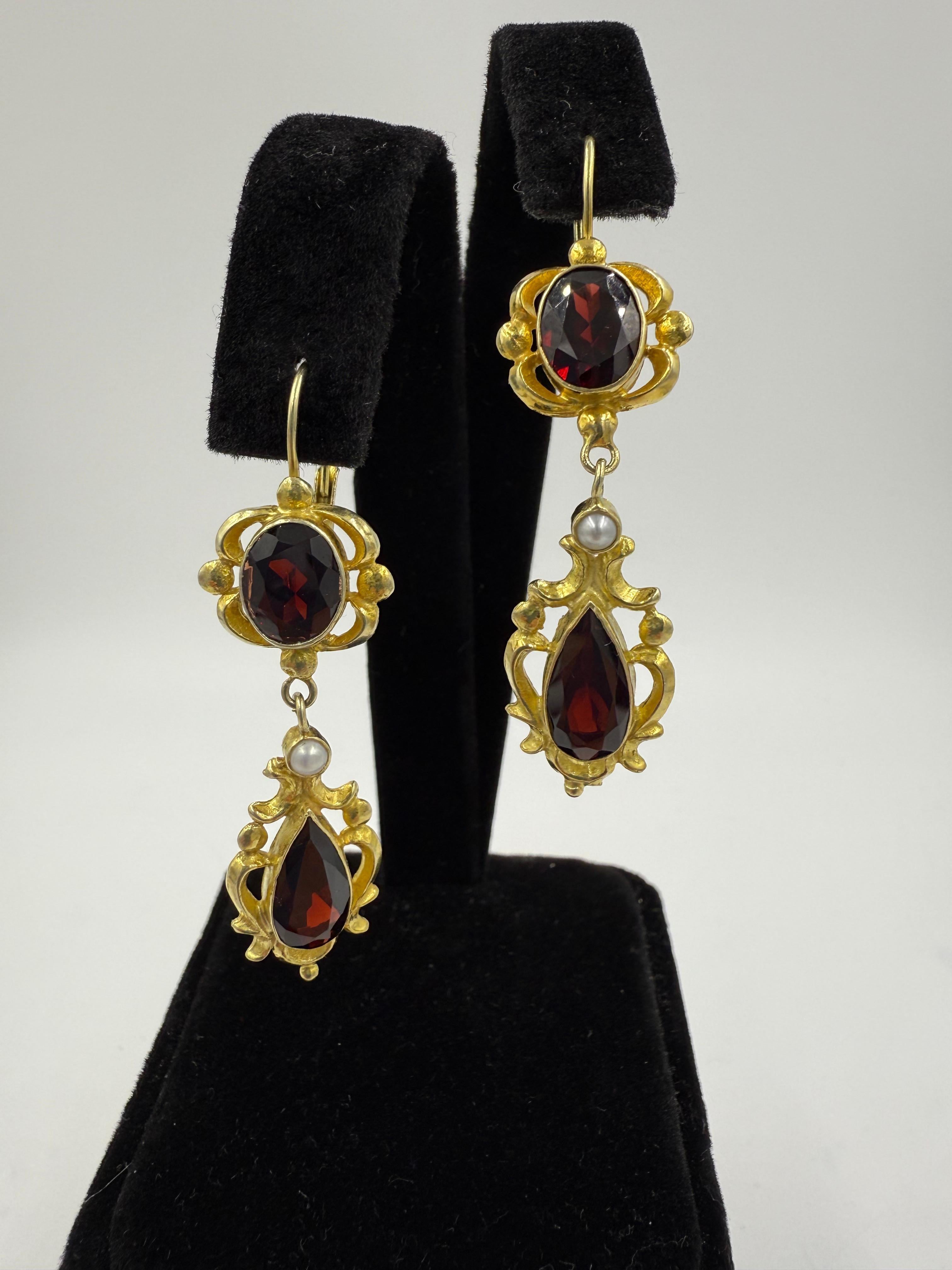 Vintage Garnet Pearl Drop Earrings 14k Yellow Gold In Good Condition For Sale In Los Angeles, CA