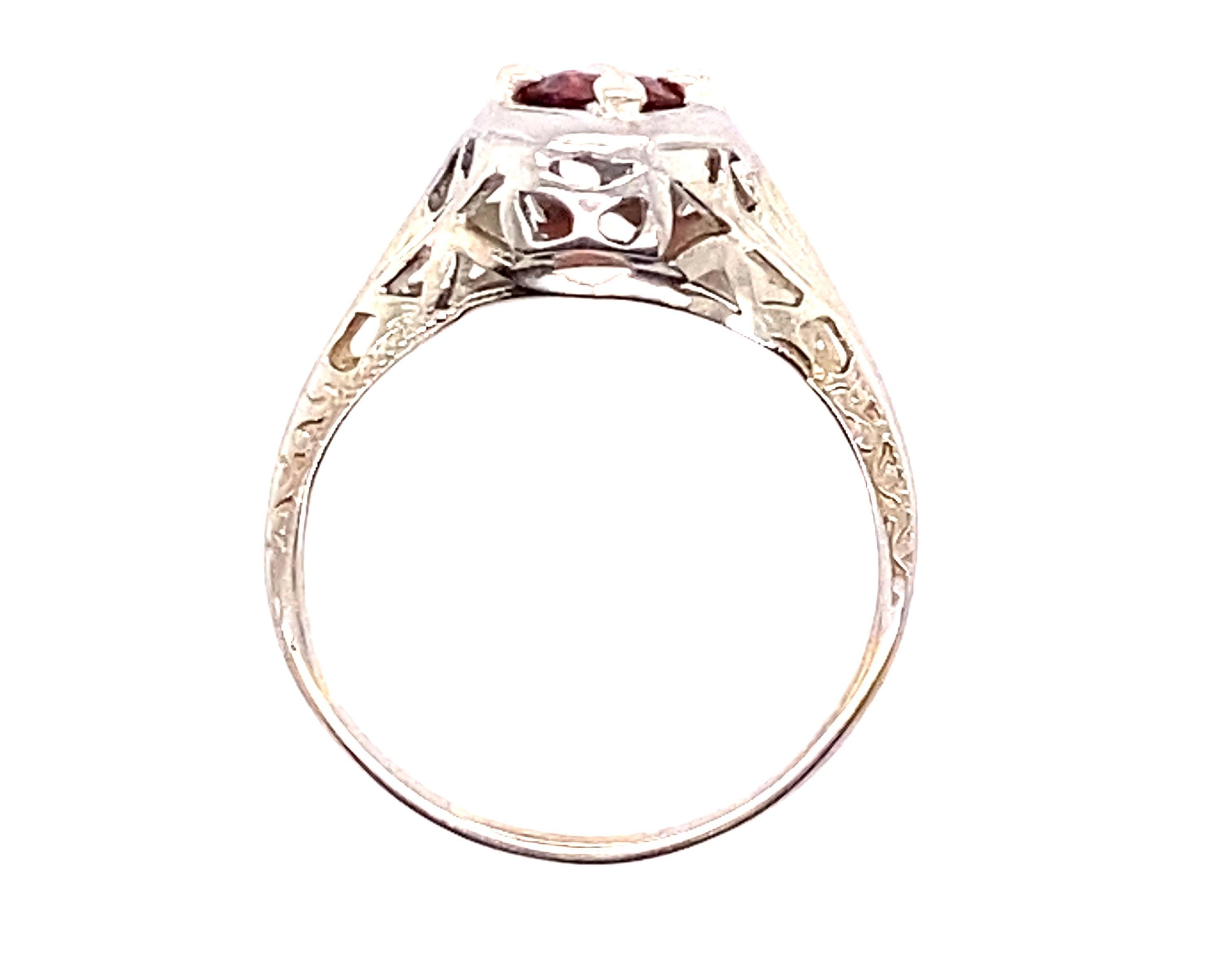 Véritable Original Arte Antiques des années 1930 Solitaire Garnet Cocktail Ring 1/2ct Antique 14K White Gold 


Le centre est constitué d'une pierre précieuse grenat véritable de 0,50ct de diamètre.

Détails gravés à la main

Le grenat est la pierre