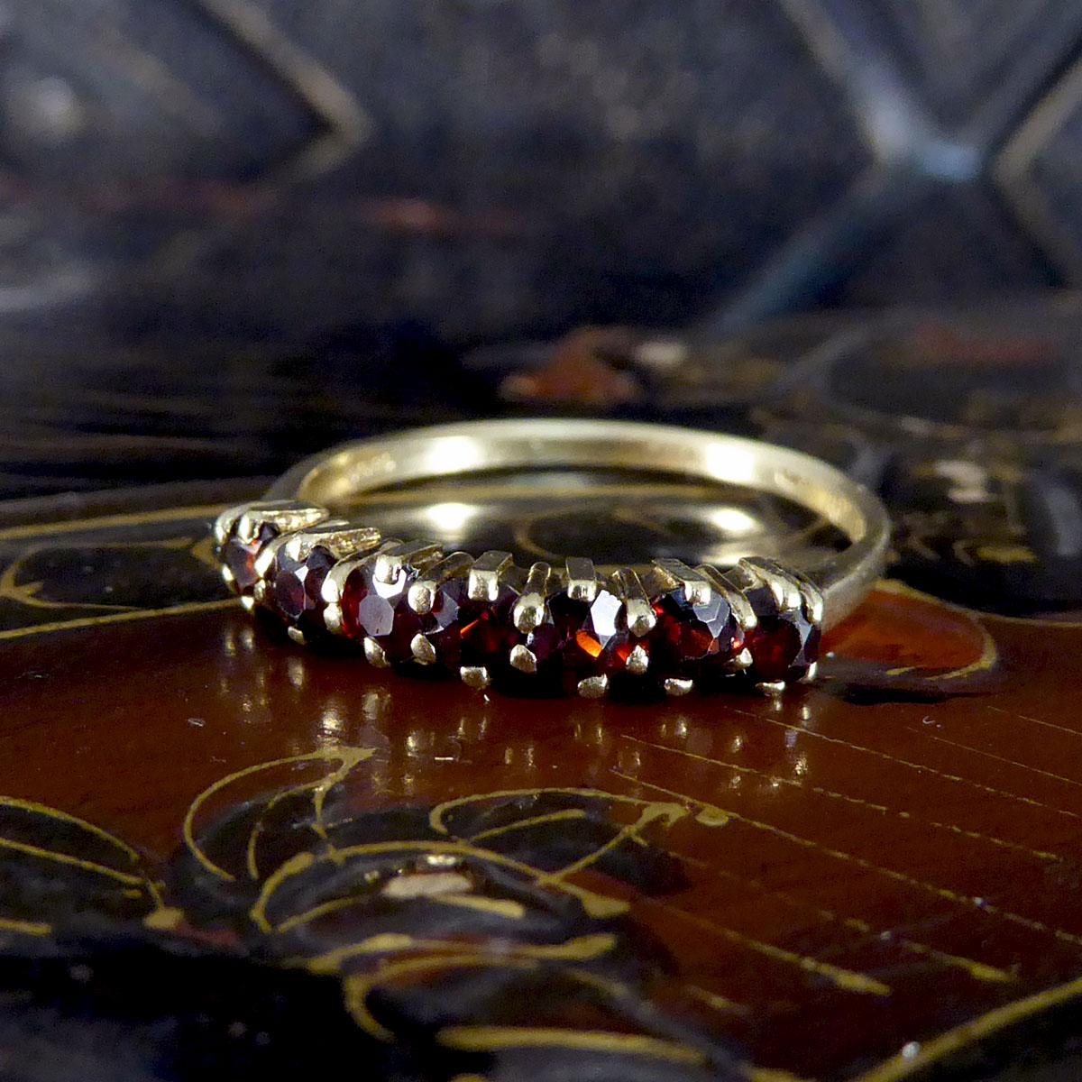 Vintage Garnet Seven Stone Half Eternity Ring in 9ct Yellow Gold In Good Condition In Yorkshire, West Yorkshire