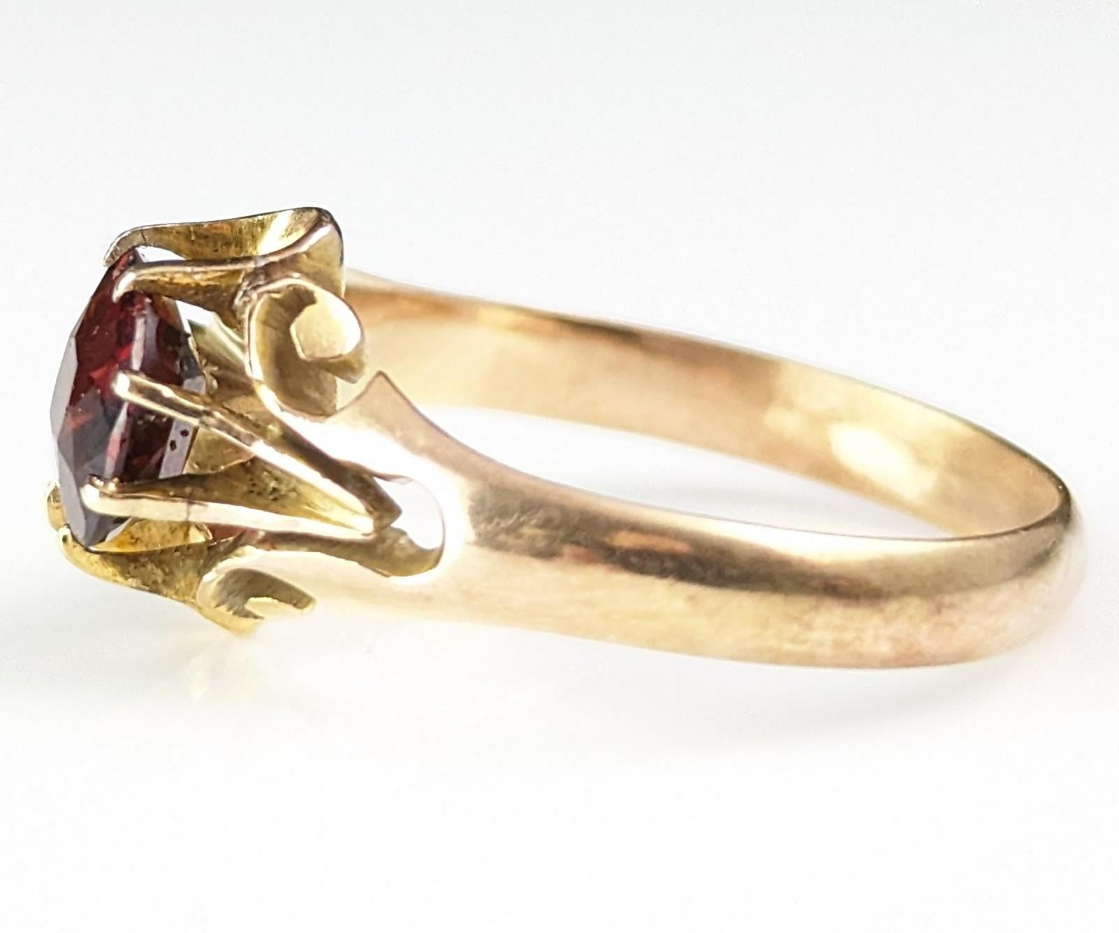 Vintage Garnet solitaire ring, 9k yellow gold, Art Deco  For Sale 4