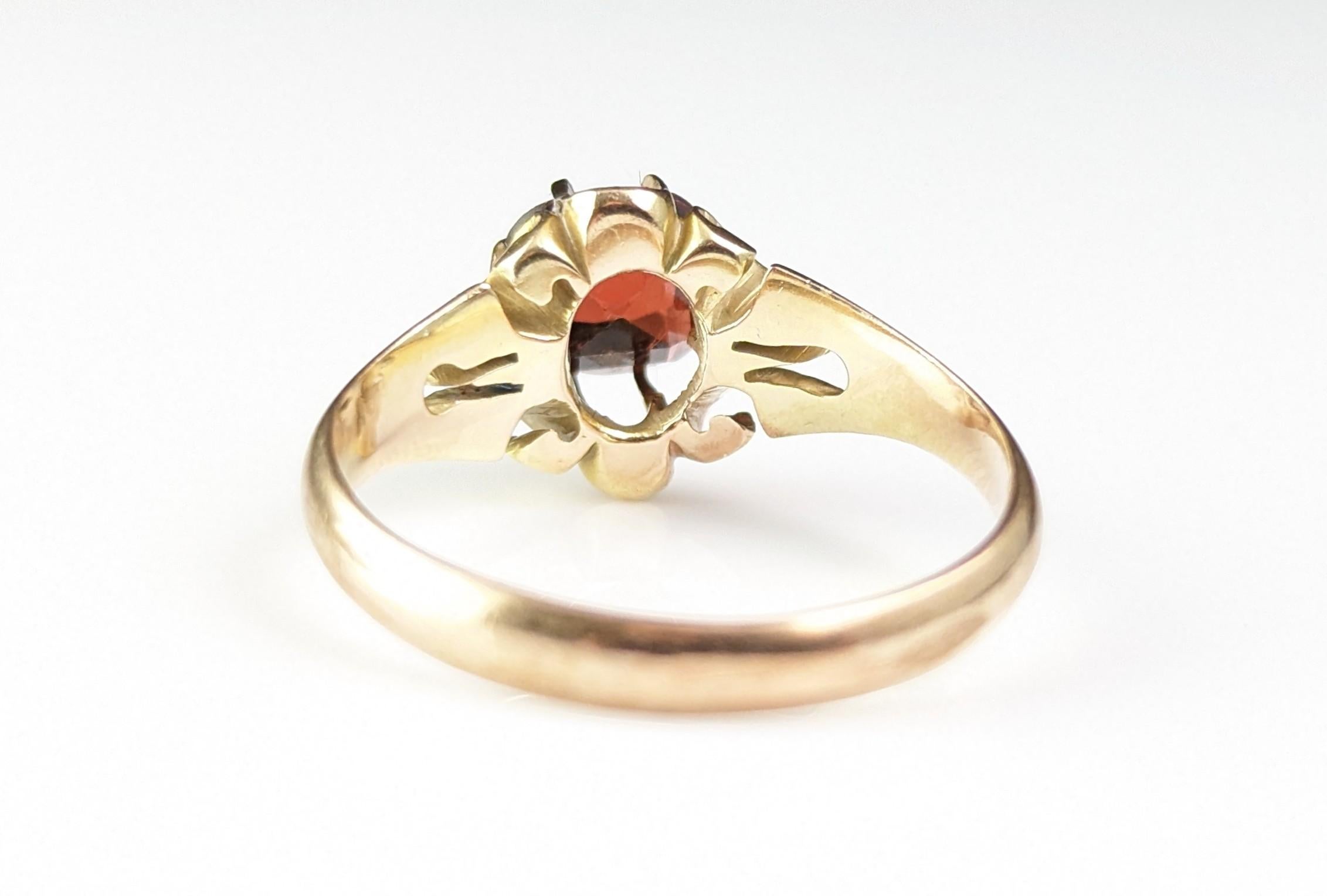 Vintage Garnet solitaire ring, 9k yellow gold, Art Deco  For Sale 1