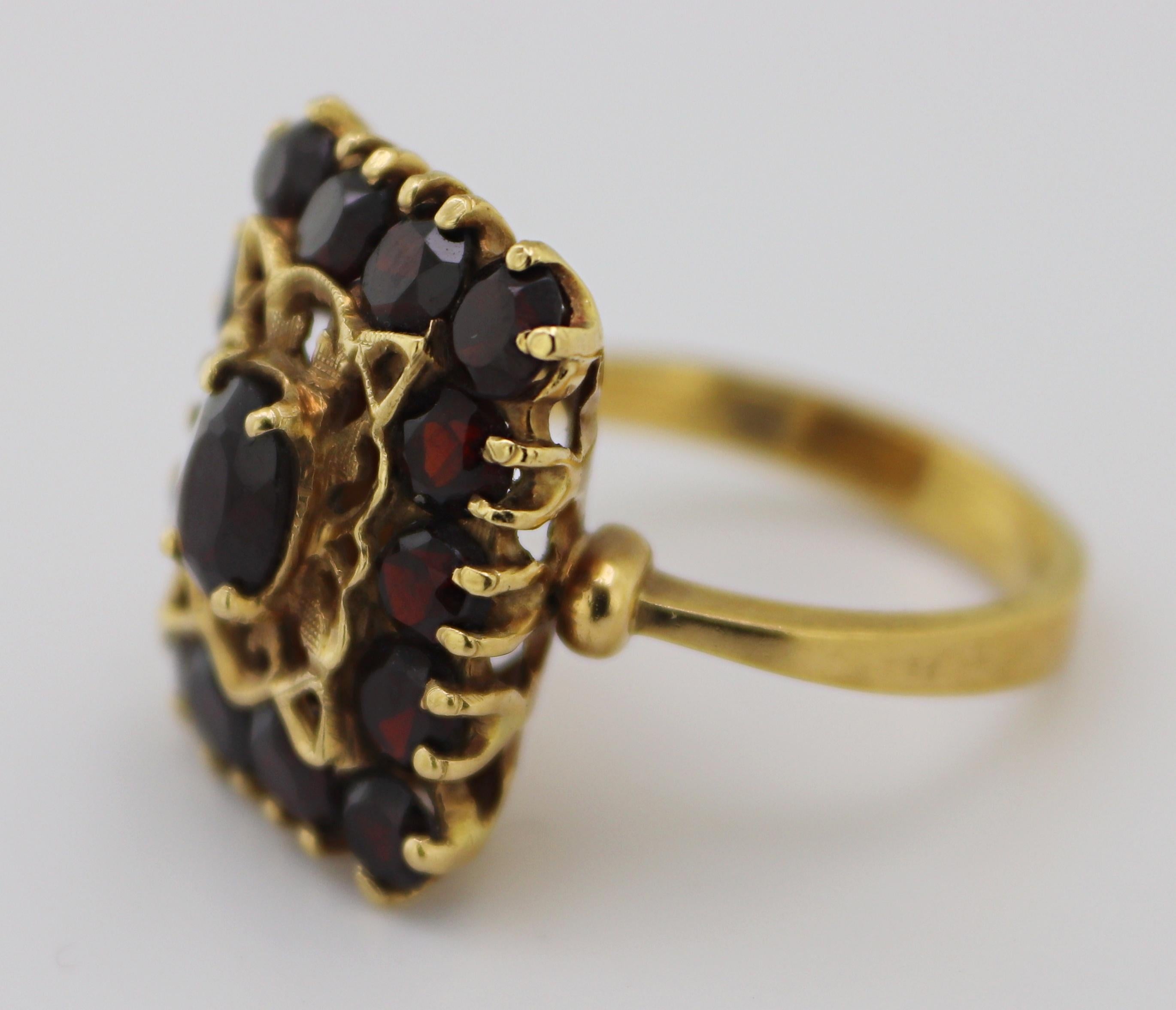 Suite aus Granat-, Gelbgold-Armband und Ringschmuck im Angebot 9