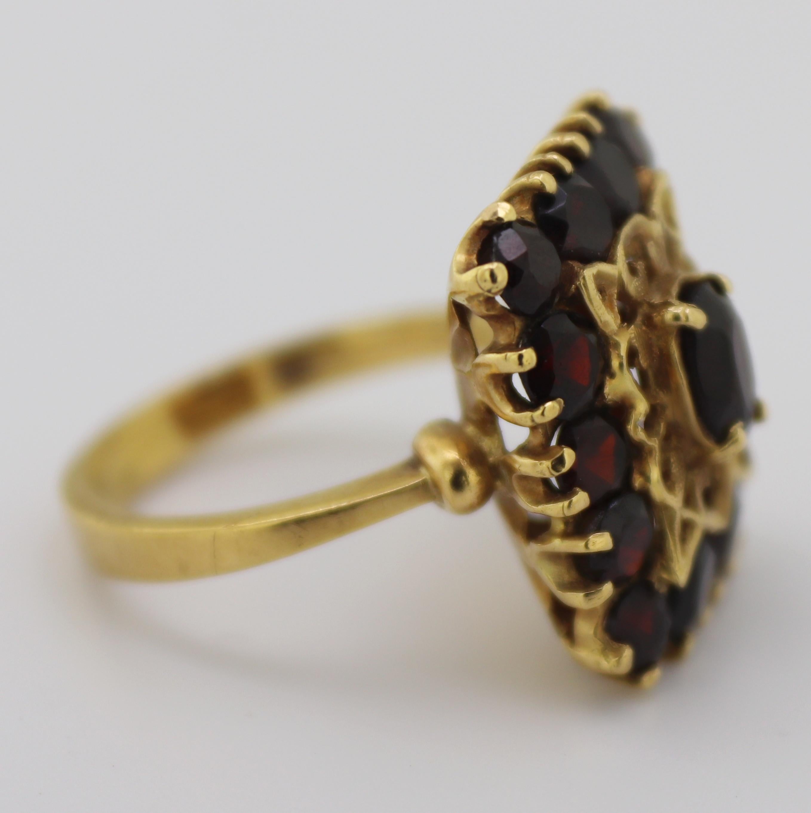 Suite aus Granat-, Gelbgold-Armband und Ringschmuck im Angebot 10