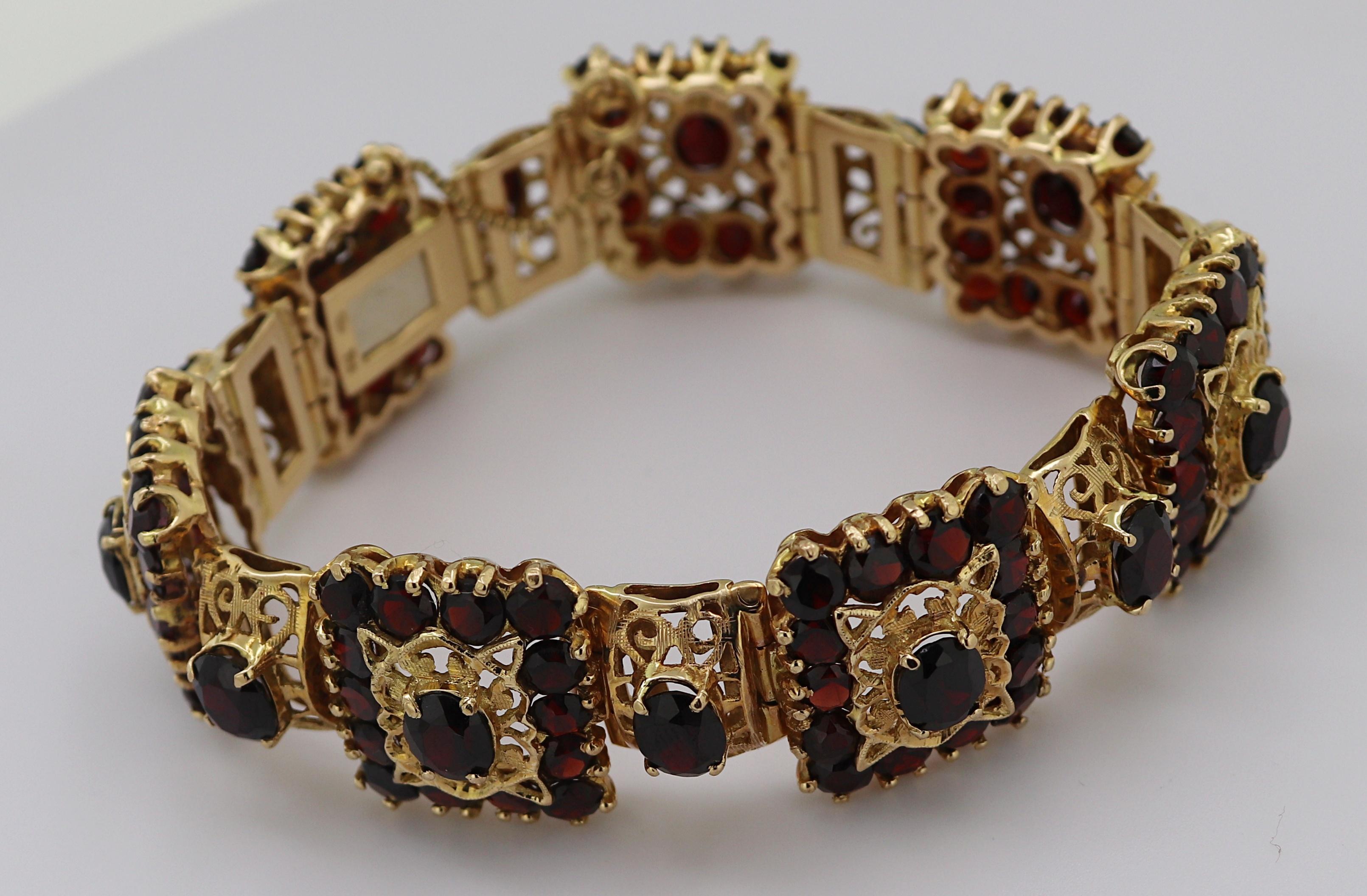 Suite aus Granat-, Gelbgold-Armband und Ringschmuck (Rundschliff) im Angebot