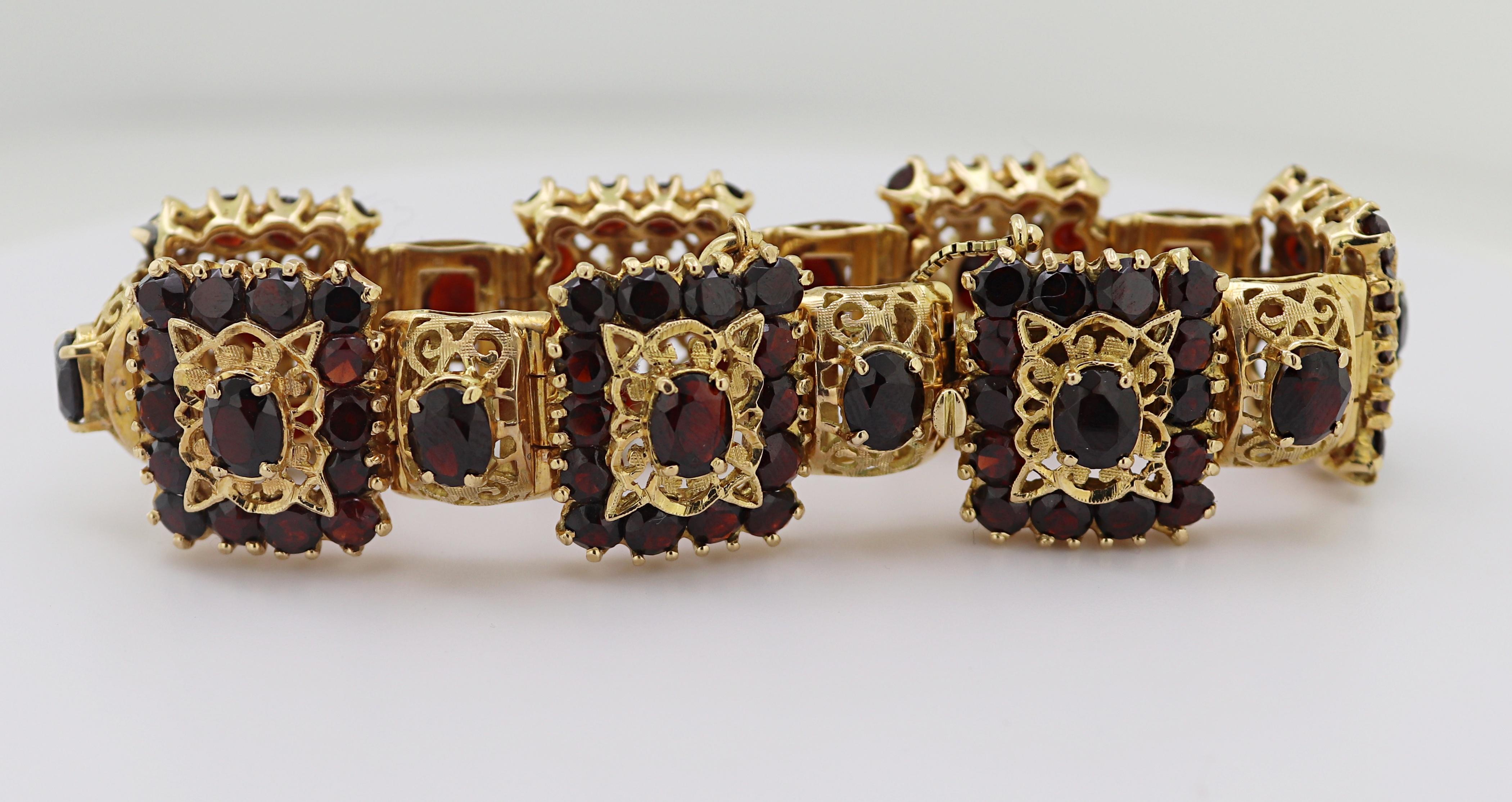Suite aus Granat-, Gelbgold-Armband und Ringschmuck im Zustand „Hervorragend“ im Angebot in Pleasant Hill, CA