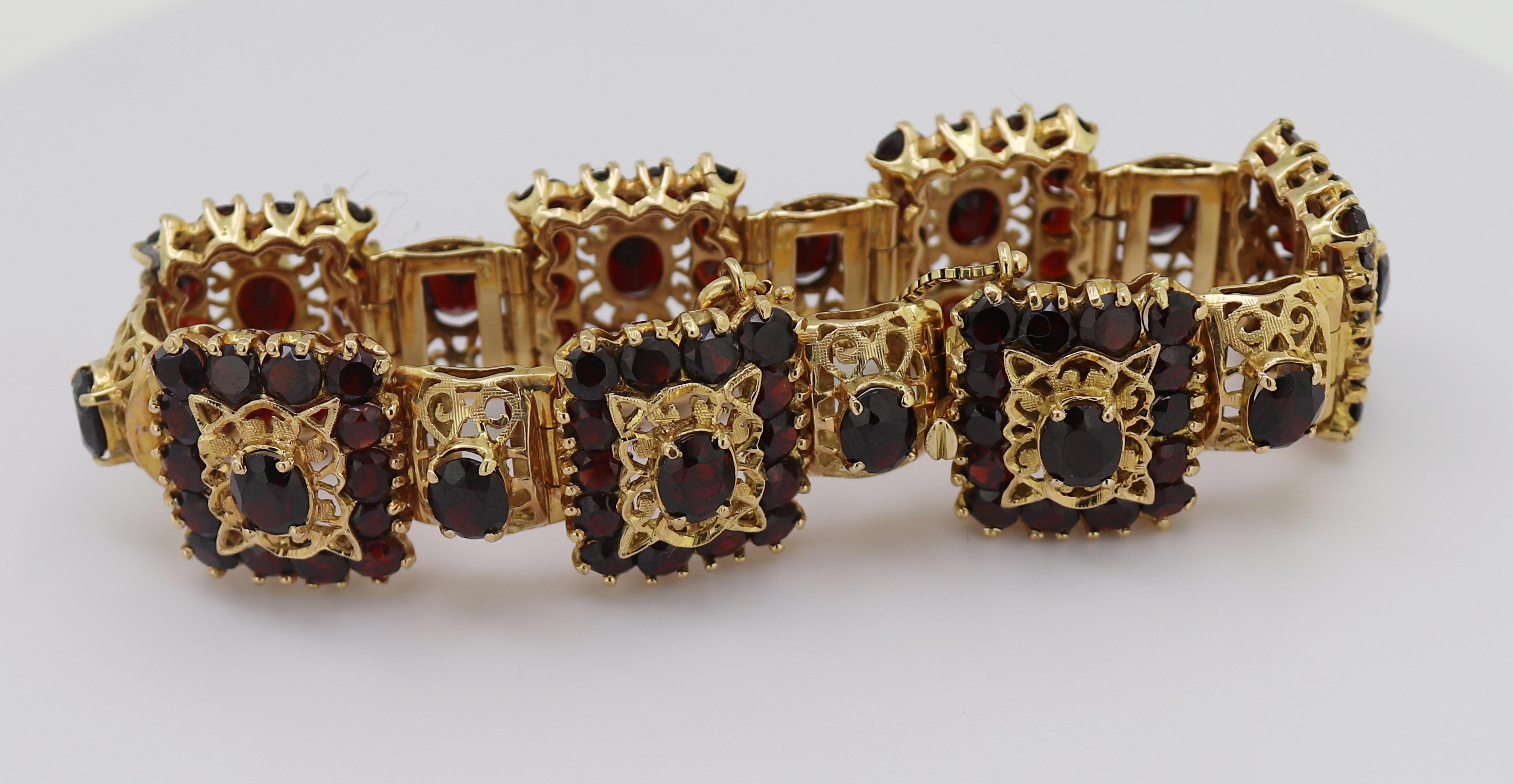 Suite aus Granat-, Gelbgold-Armband und Ringschmuck für Damen oder Herren im Angebot