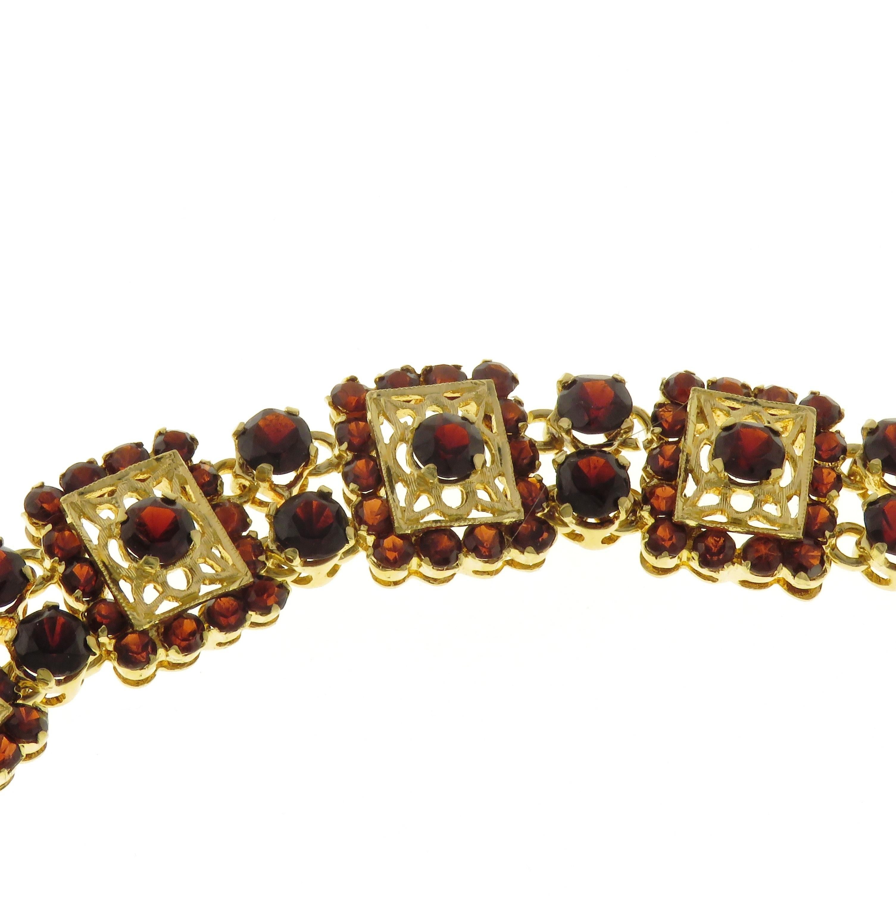 Brilliant Cut Vintage Garnets 18 Karat Gold Engraved Bracelet Handcrafted in Italy For Sale