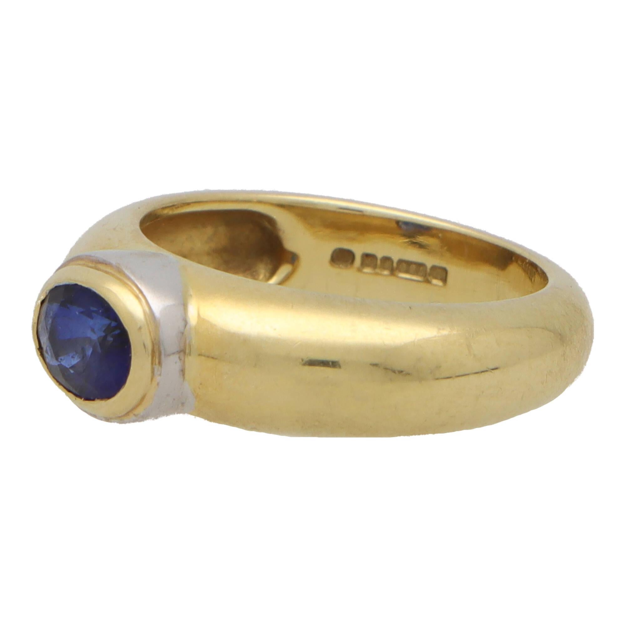  Vintage Garrard & Co. Blue Sapphire Gypsy Set Ring in 18k Yellow and White Gold In Excellent Condition For Sale In London, GB