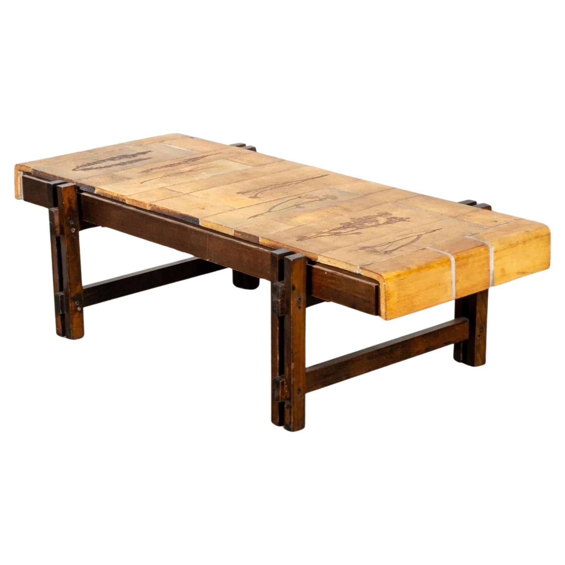 Table basse vintage à plateau carrelé, base en Wood par Roger Capron