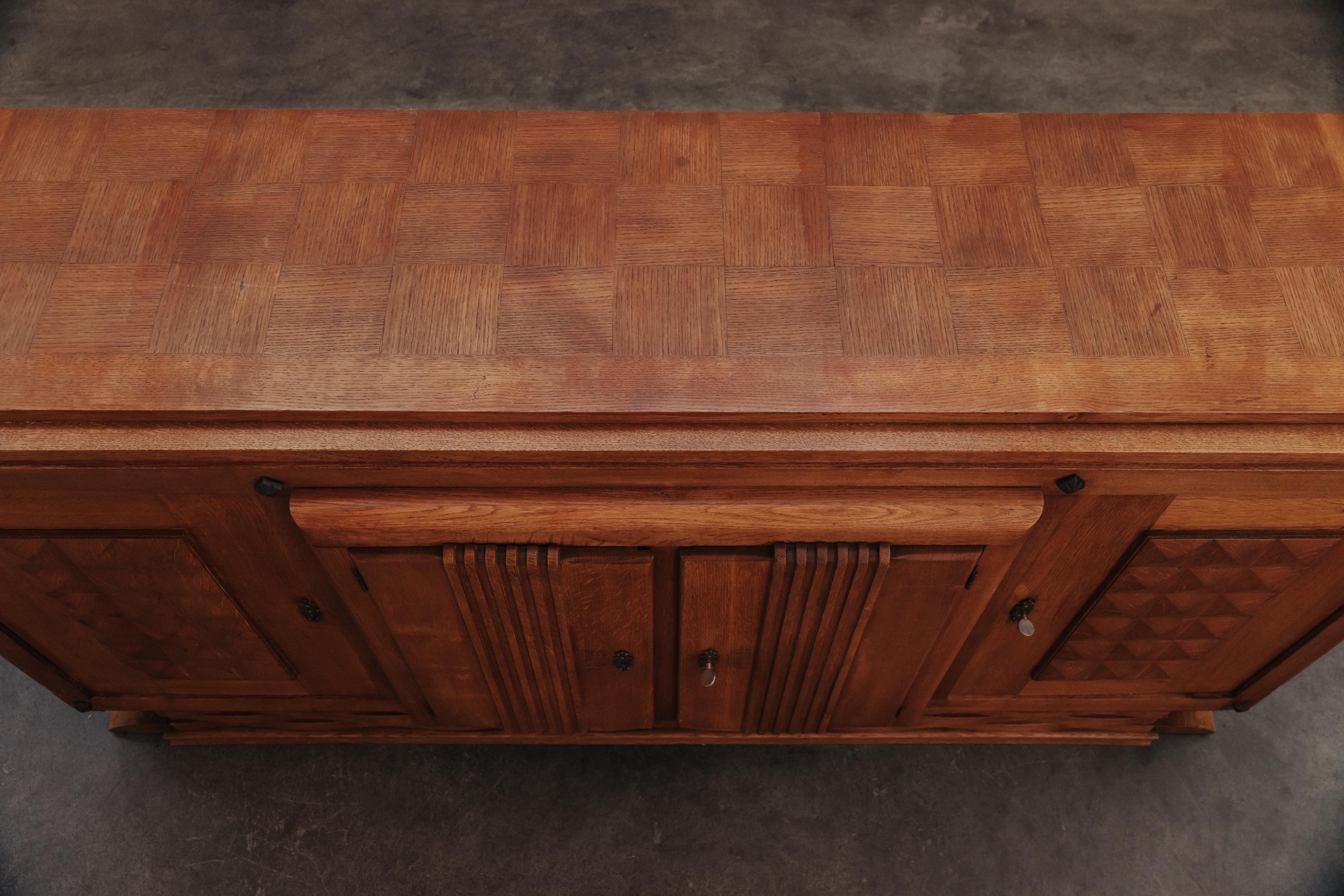 Metà XX secolo Credenza d'epoca Gaston Poisson proveniente dalla Francia, circa 1960 in vendita