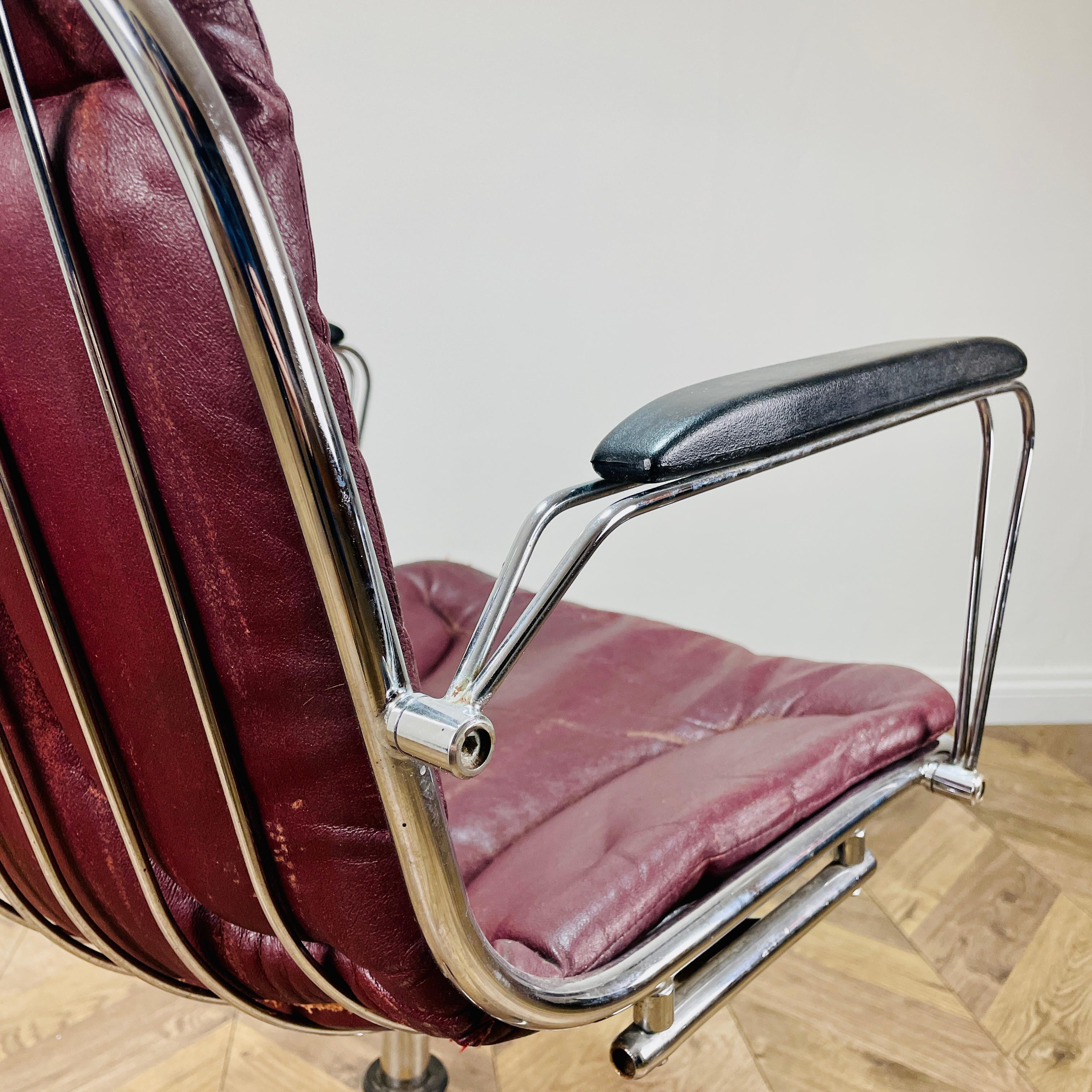 A Beautiful Vintage midcentury Chrome & Leather Desk Chair attributed to Gastone Rinaldi, circa 1970s. Made in Italy.

The chair is made from chrome with original dark red leather seat.

It is in great condition, but in-keeping with its age and