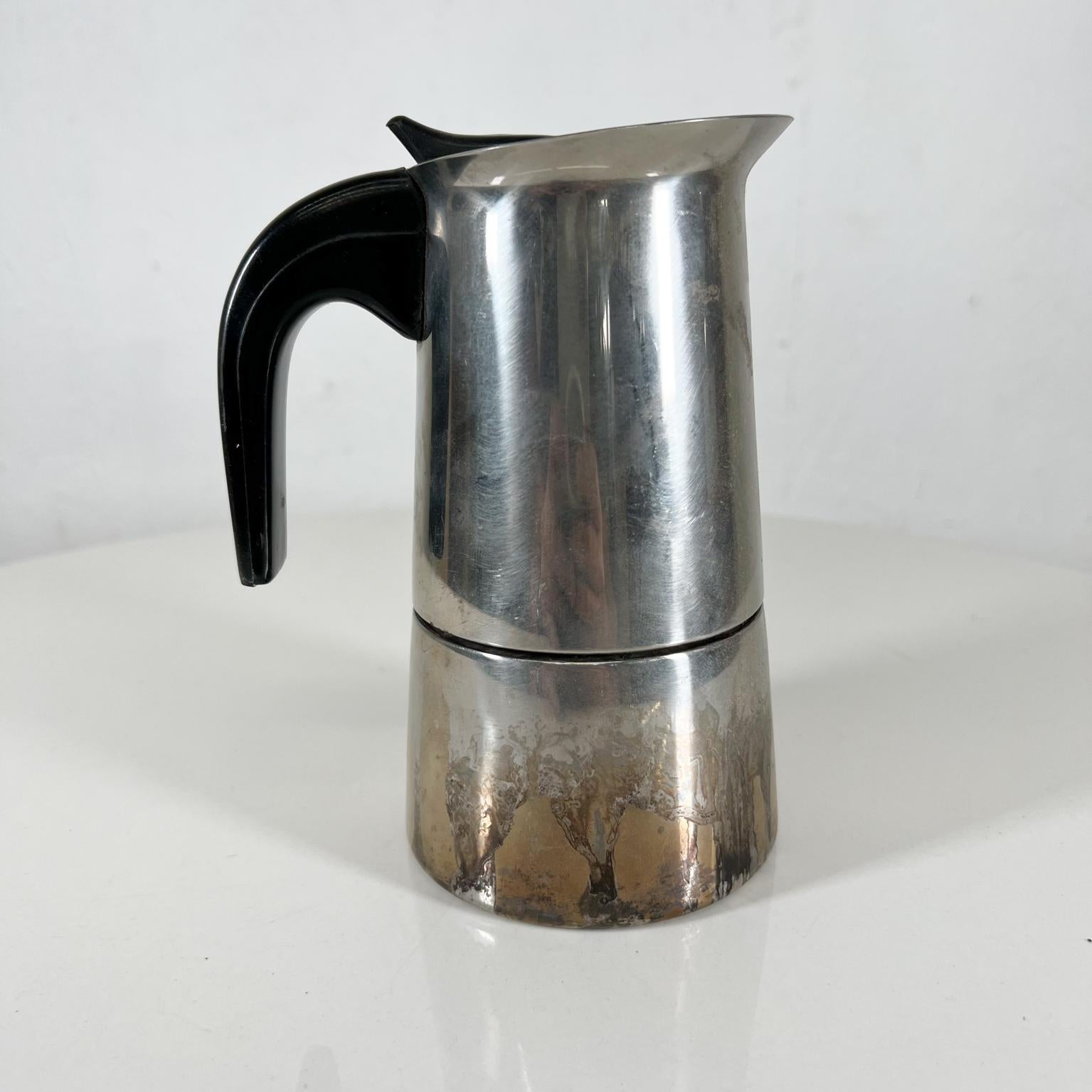 Vintage GB Guido Bergna Stovetop Moka Coffee maker espresso pot
INOX Stainless Steel
Made in Italy
6.38 tall x 3.5 diameter- 4.5 Depth
**Filter 2.38 diameter is missing
Preowned used vintage condition. Missing filter. Selling as is.
See all images