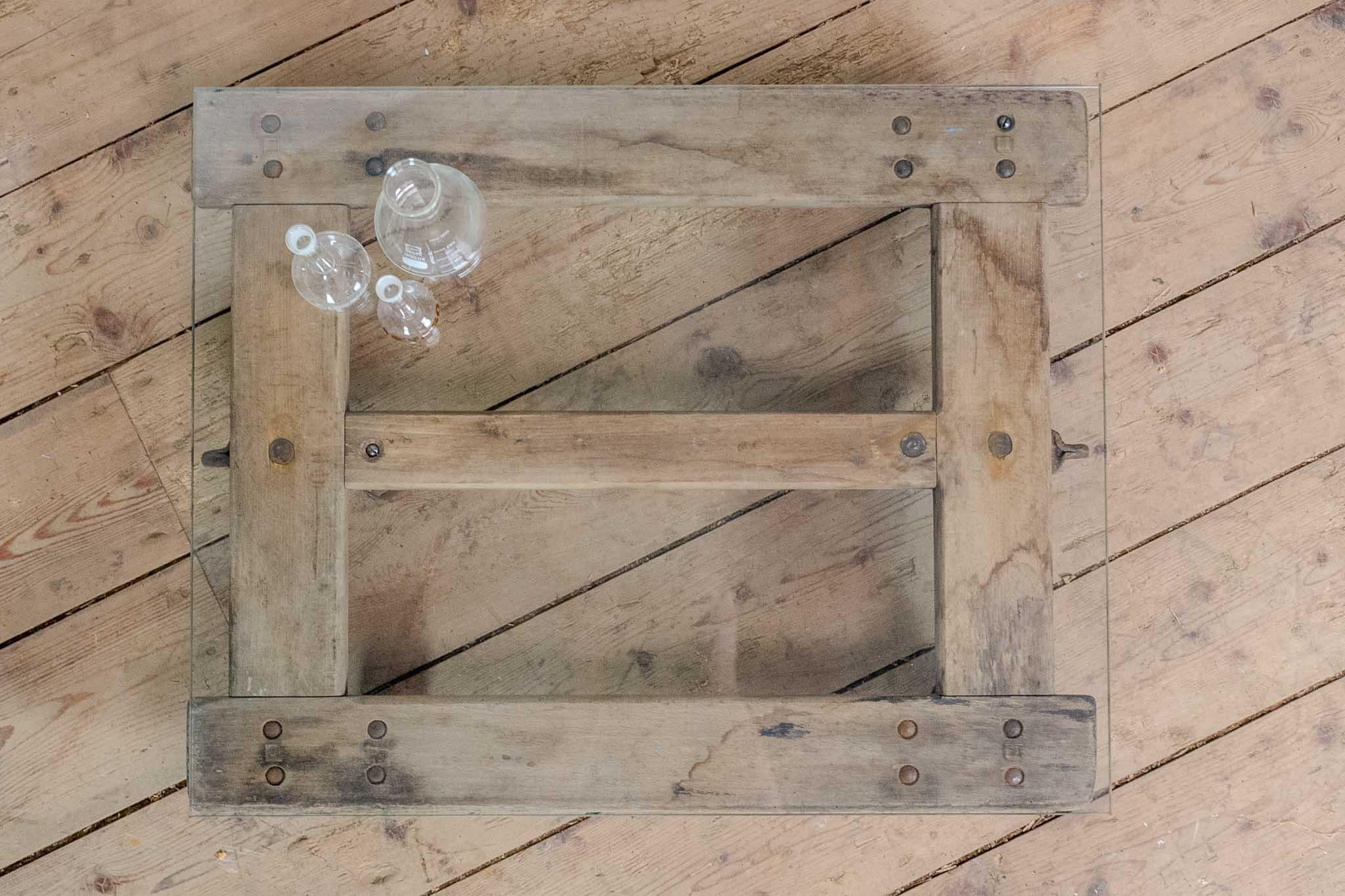 Table basse roulante en palette de hêtre avec plateau en verre, Vintage Byeche en vente 1