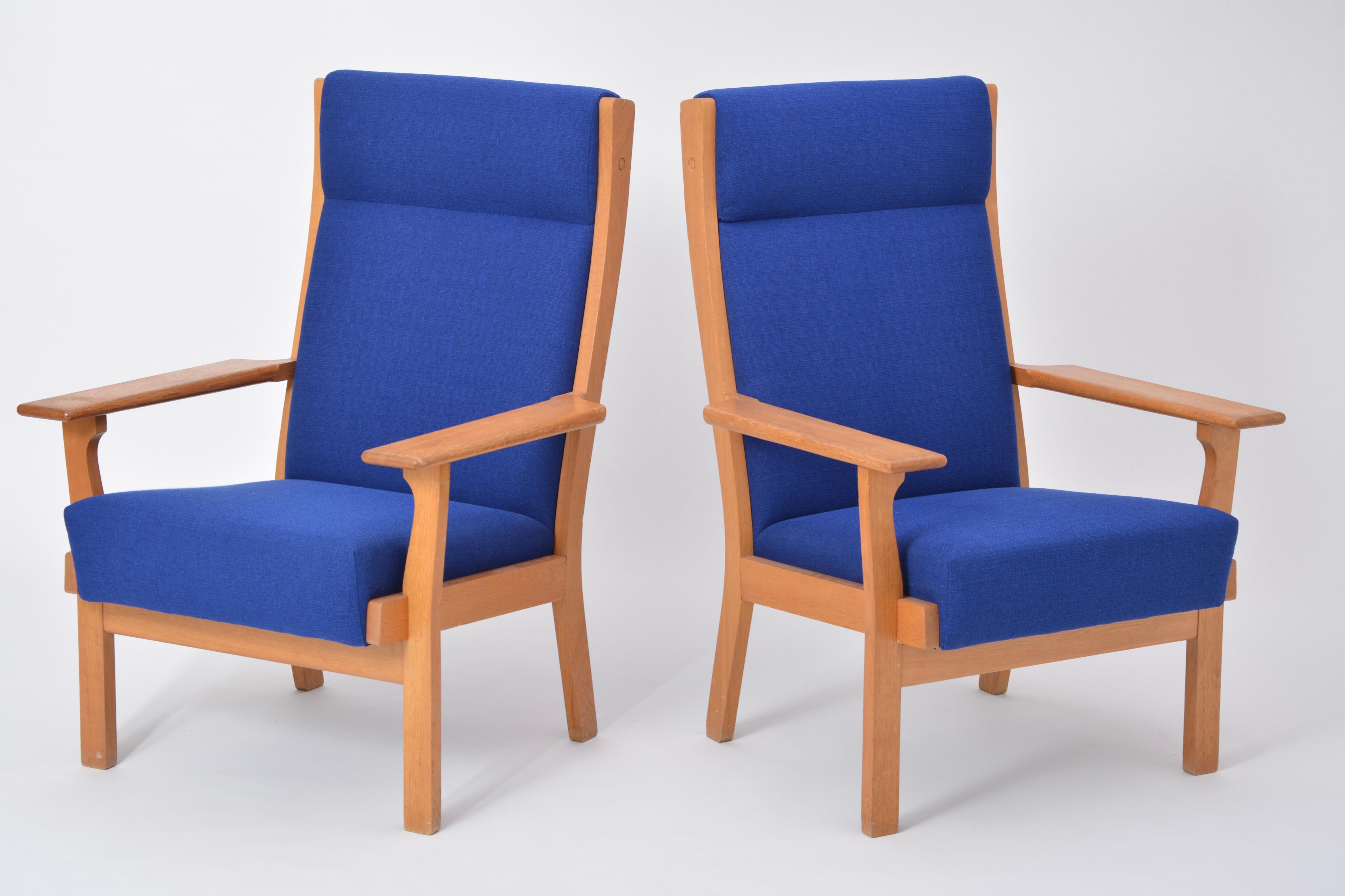 Oak Set of Two Danish Mid-Century Modern GE 181 A chairs by Hans Wegner for GETAMA