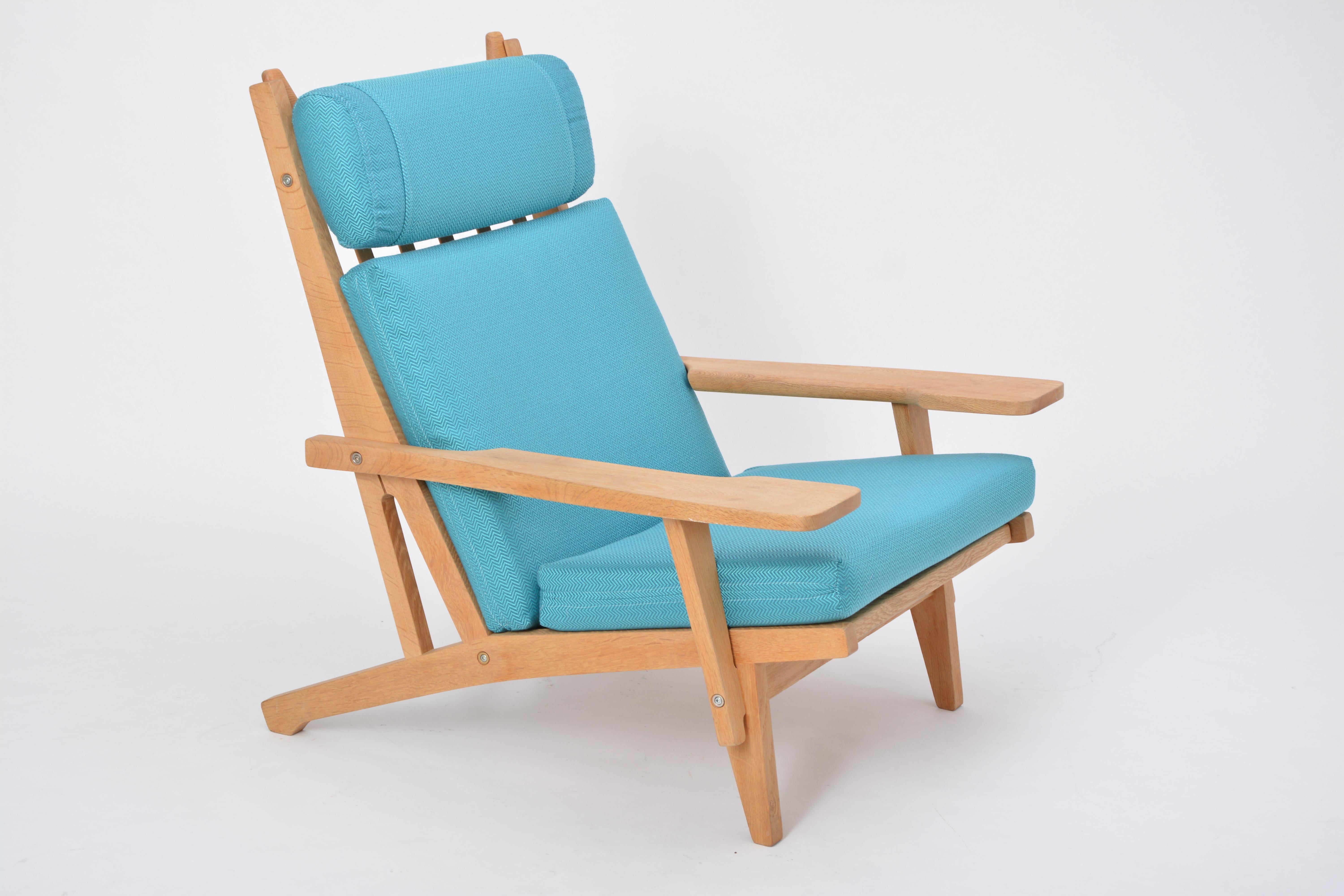 20th Century Turquoise Mid-Century Modern GE 375 Easy Chair by Hans J. Wegner for GETAMA 