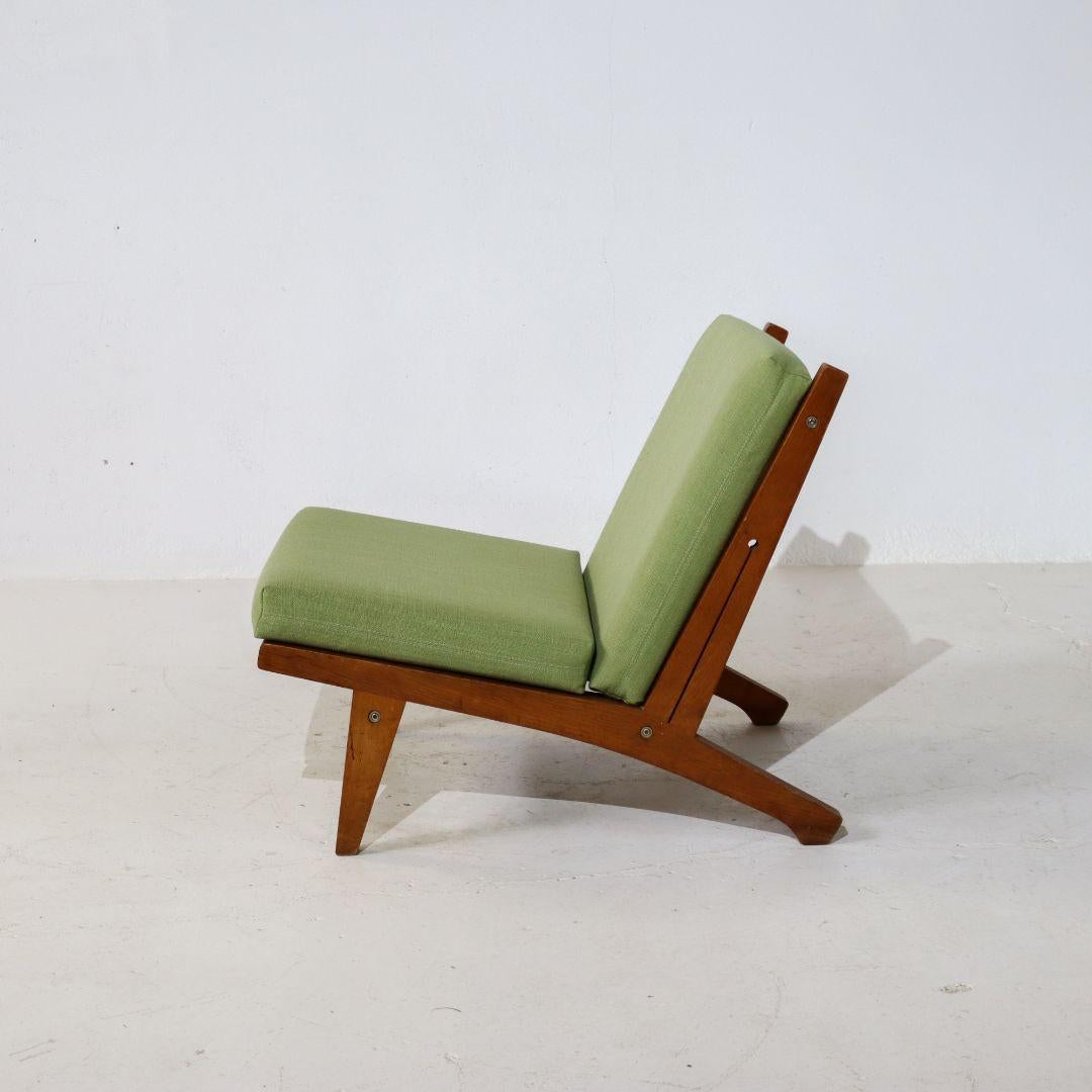Vintage GE370 Lounge Chair by Hans Wegner for Getama Denmark In Excellent Condition In BAARLO, LI