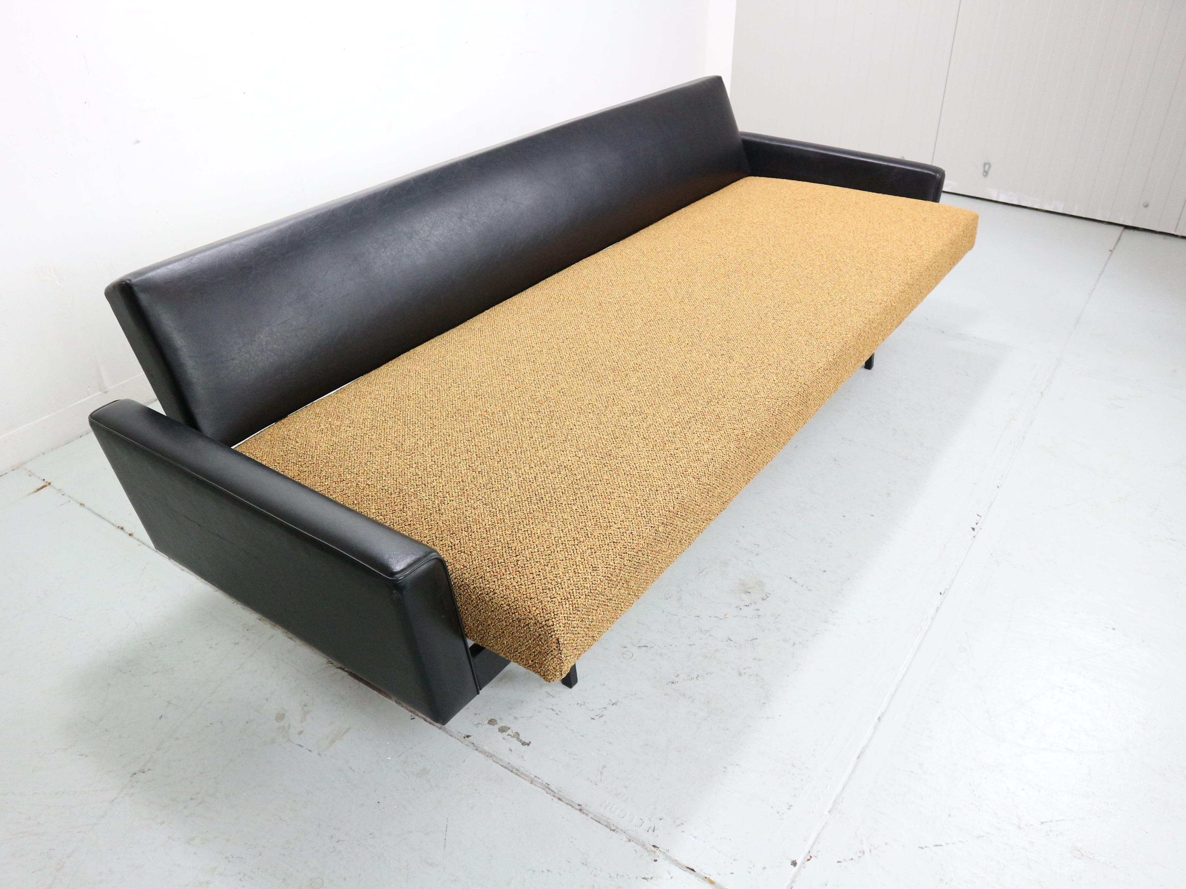 Vintage Gelderland daybed sofa by Rob Parry, 1970s . New upholstery For Sale 1