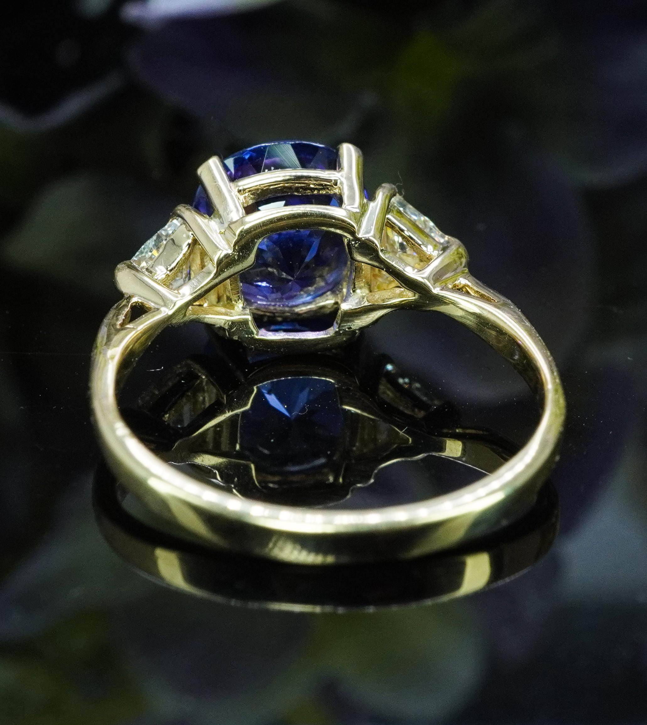 Gemma d'epoca Cuscino Tanzanite Trillion Diamante 3 pietre Anello in oro 14K in vendita 5