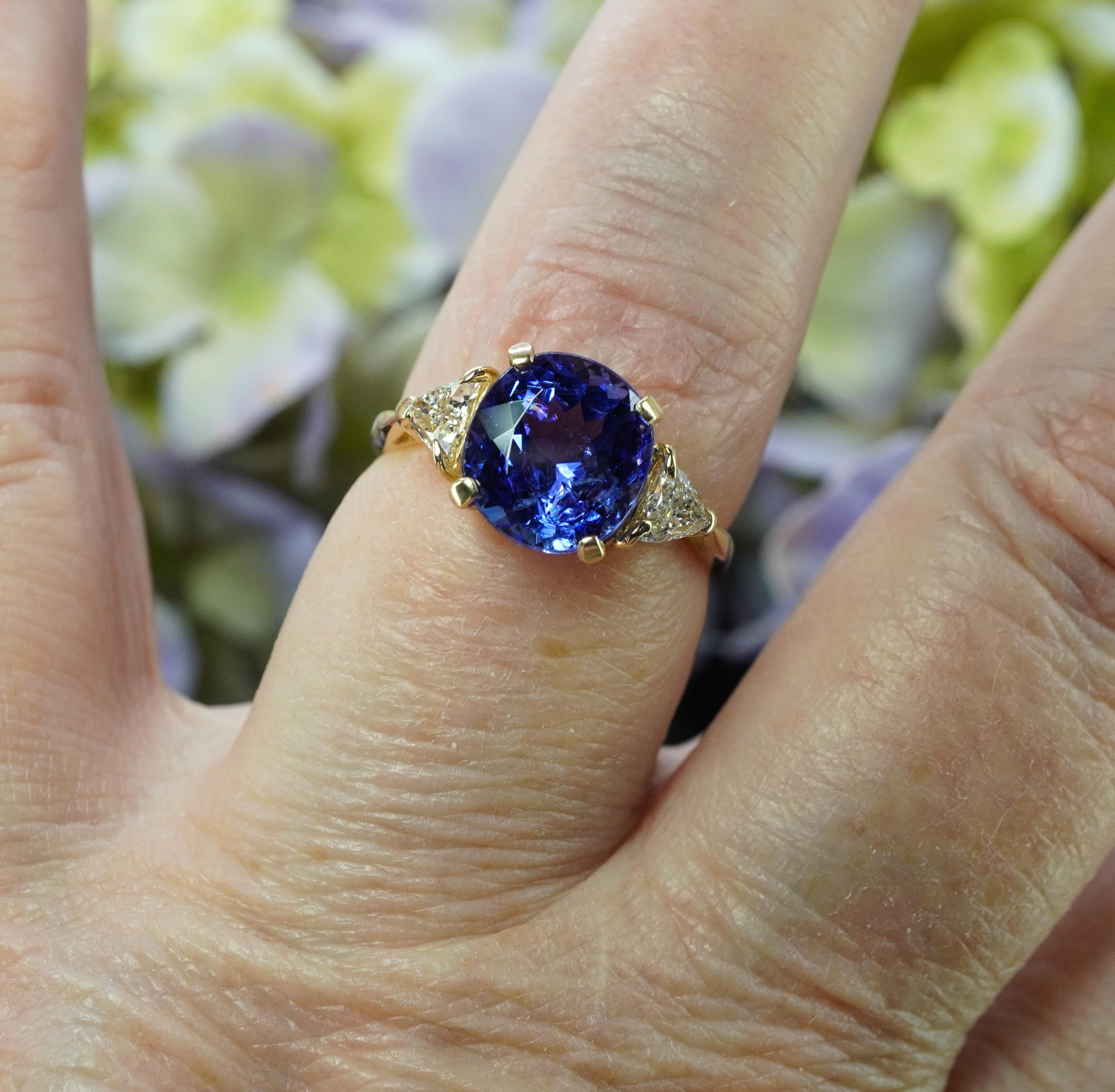 Gemma d'epoca Cuscino Tanzanite Trillion Diamante 3 pietre Anello in oro 14K In condizioni buone in vendita a Brambleton, US