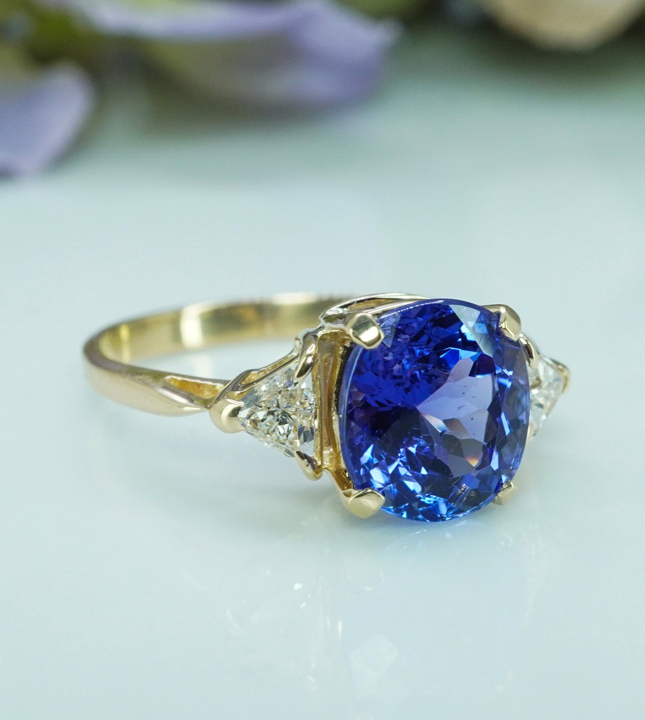 Gemma d'epoca Cuscino Tanzanite Trillion Diamante 3 pietre Anello in oro 14K in vendita 3