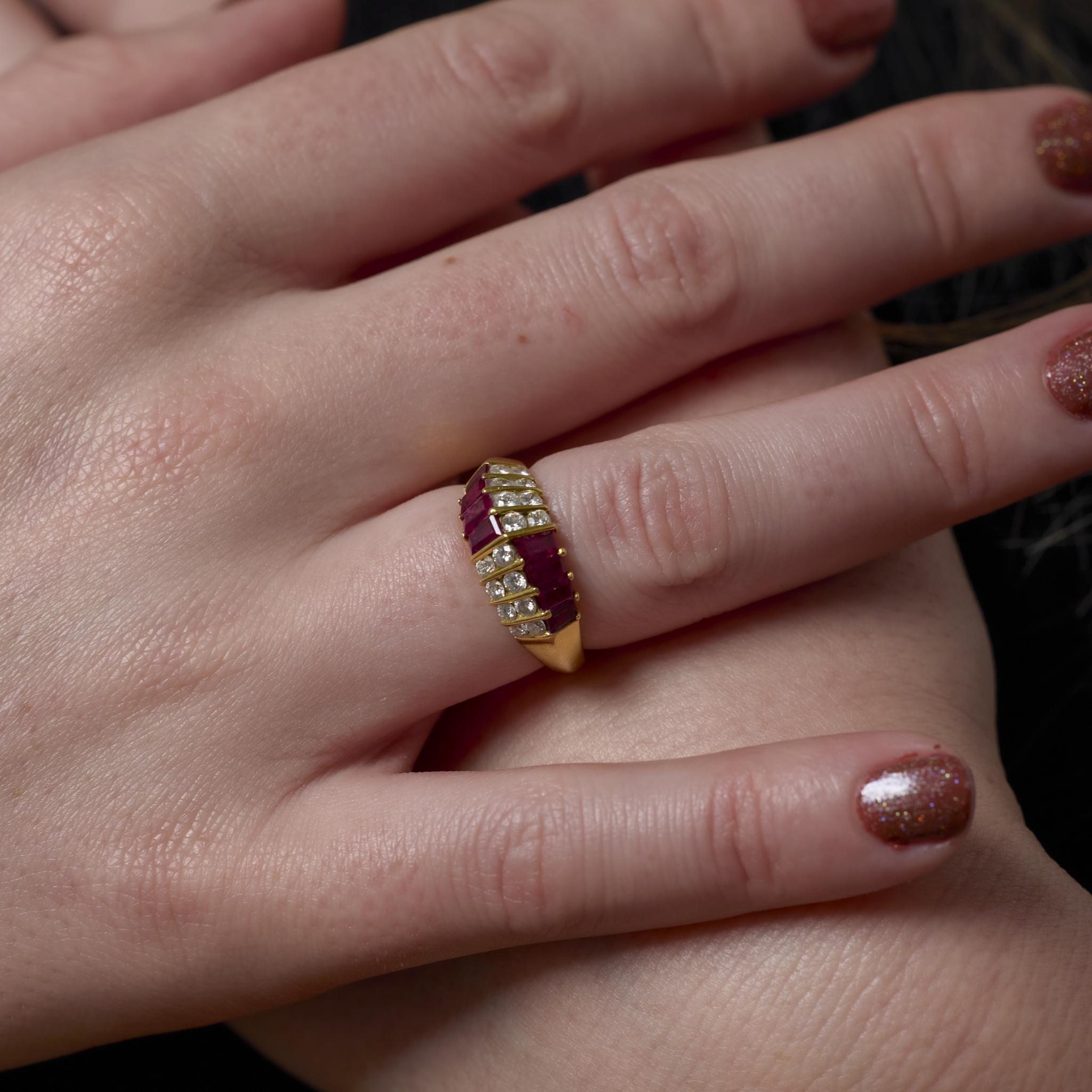 Donna Gemlok d'epoca, 1,20 carati, rubino e diamante, bracciale in oro giallo 18 ct. in vendita