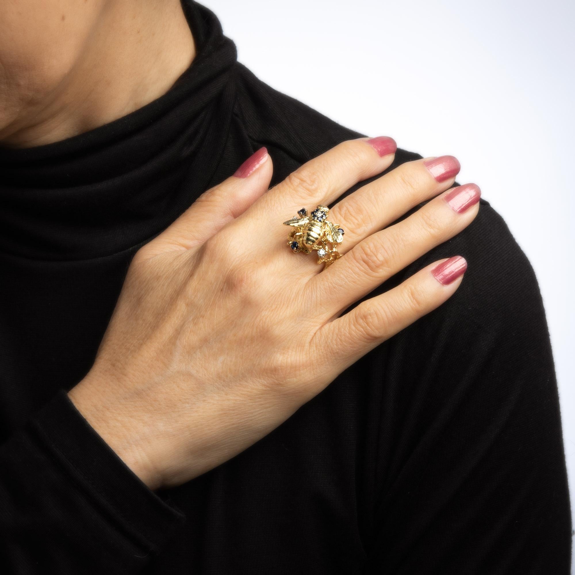 Vintage Gemstone Bee Ring 18k Yellow Gold Diamond Sapphire Honeycomb Jewelry In Good Condition In Torrance, CA