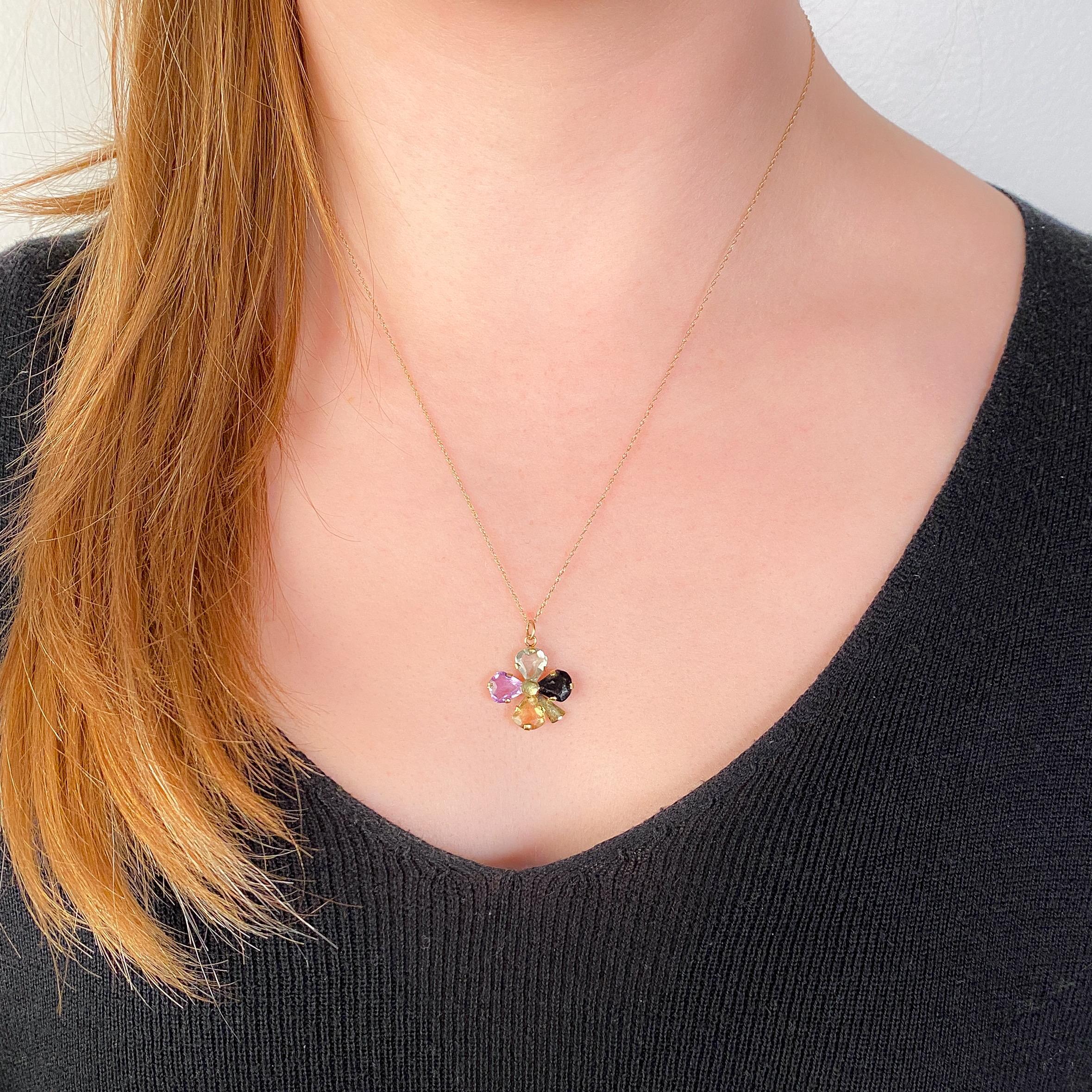 Vintage Edelstein vierblättrige Kleeblatt Charme oder Anhänger von 18k Gold im Zustand „Gut“ im Angebot in Lewisburg, PA