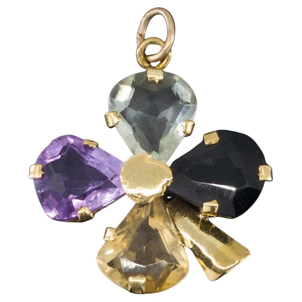 Pendentif ou breloque vintage en or 18k en forme de trèfle à quatre feuilles en pierres précieuses
