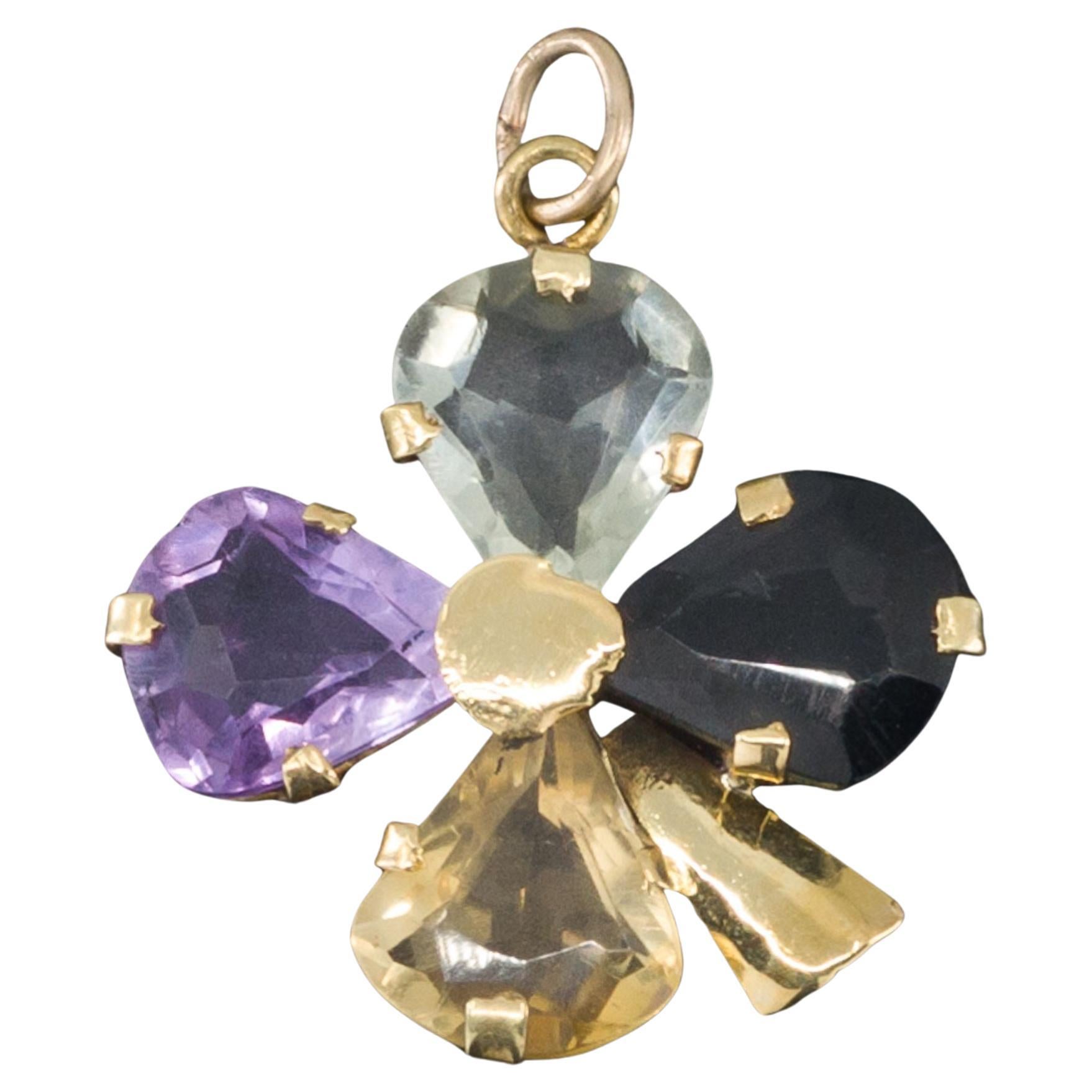 Pendentif ou breloque vintage en or 18k en forme de trèfle à quatre feuilles en pierres précieuses