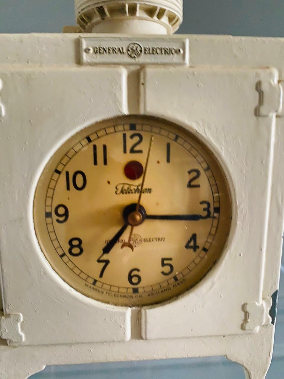 Art Nouveau Vintage General Electric Refrigerator Clock