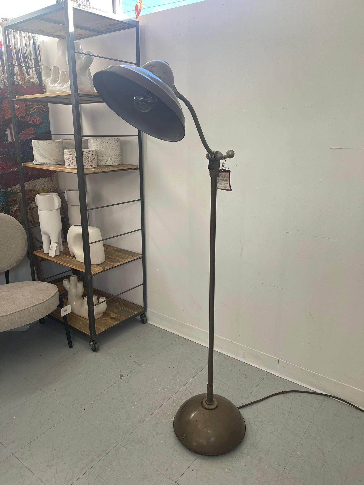 Vintage Fully Functional Lamp From General Electric. Perfect for a Stem Punk / Machine Age Aesthetic. Original Tag Attached. Both the Head and The Neck are Adjustable Components. Possibly 1920s. Slight Tarnishing. Vintage Condition Consistent with
