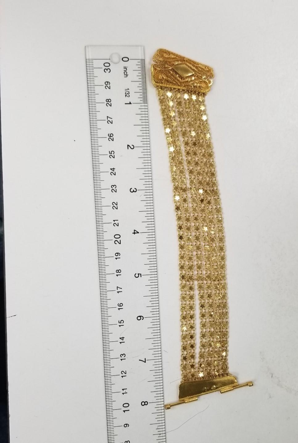 Montre bracelet vintage Geneve en or jaune 14 carats tissé et corde avec glands .  La montre a 4 ajustements 6 pouces -7/5 pouces avec une épingle à nourrice et un fermoir.  La montre est équipée d'un tout nouveau mouvement.  La largeur est de 26 mm