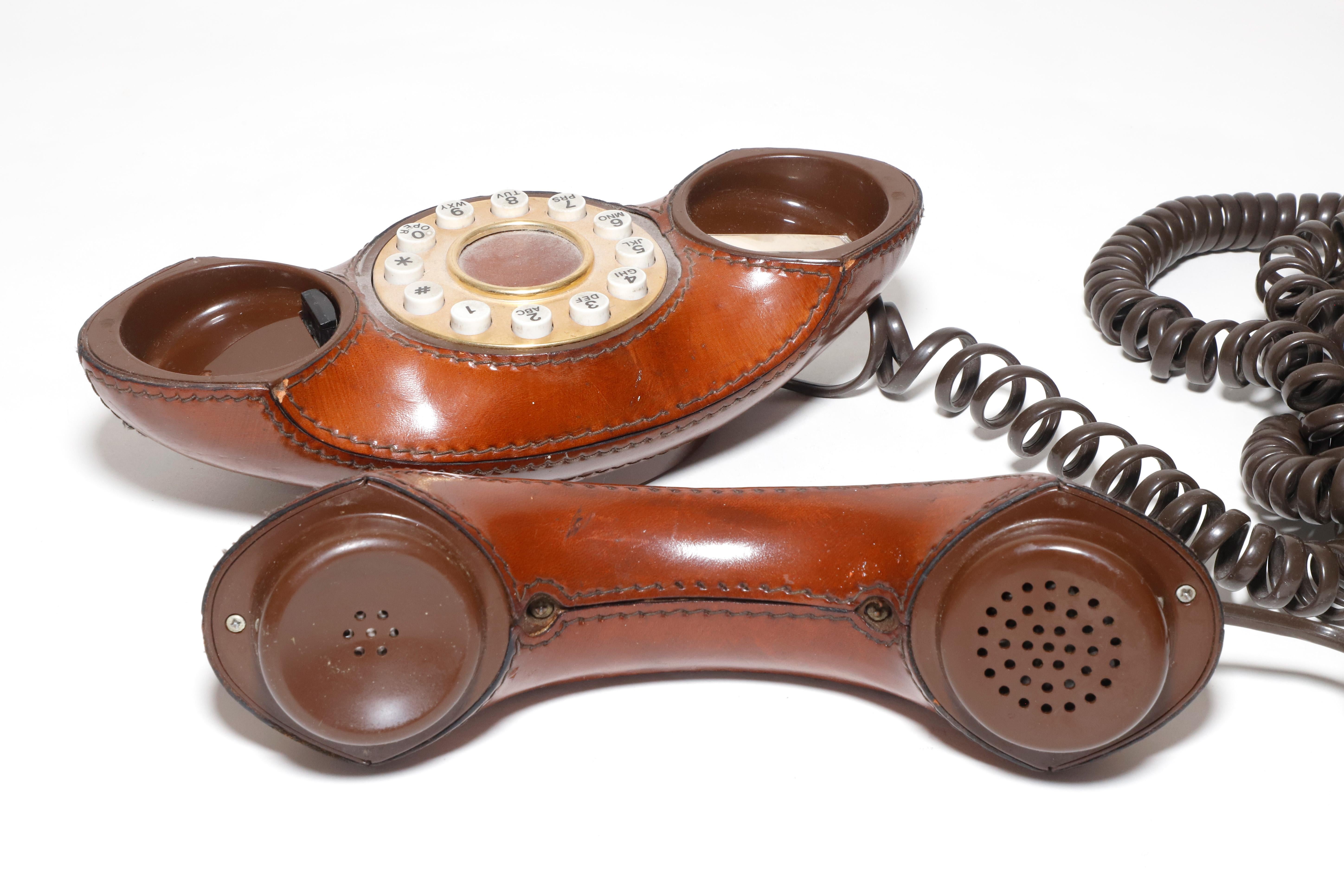 Vintage Genie 1970s Retro Brown Leather Push Butoon Telephone In Good Condition For Sale In New York, NY