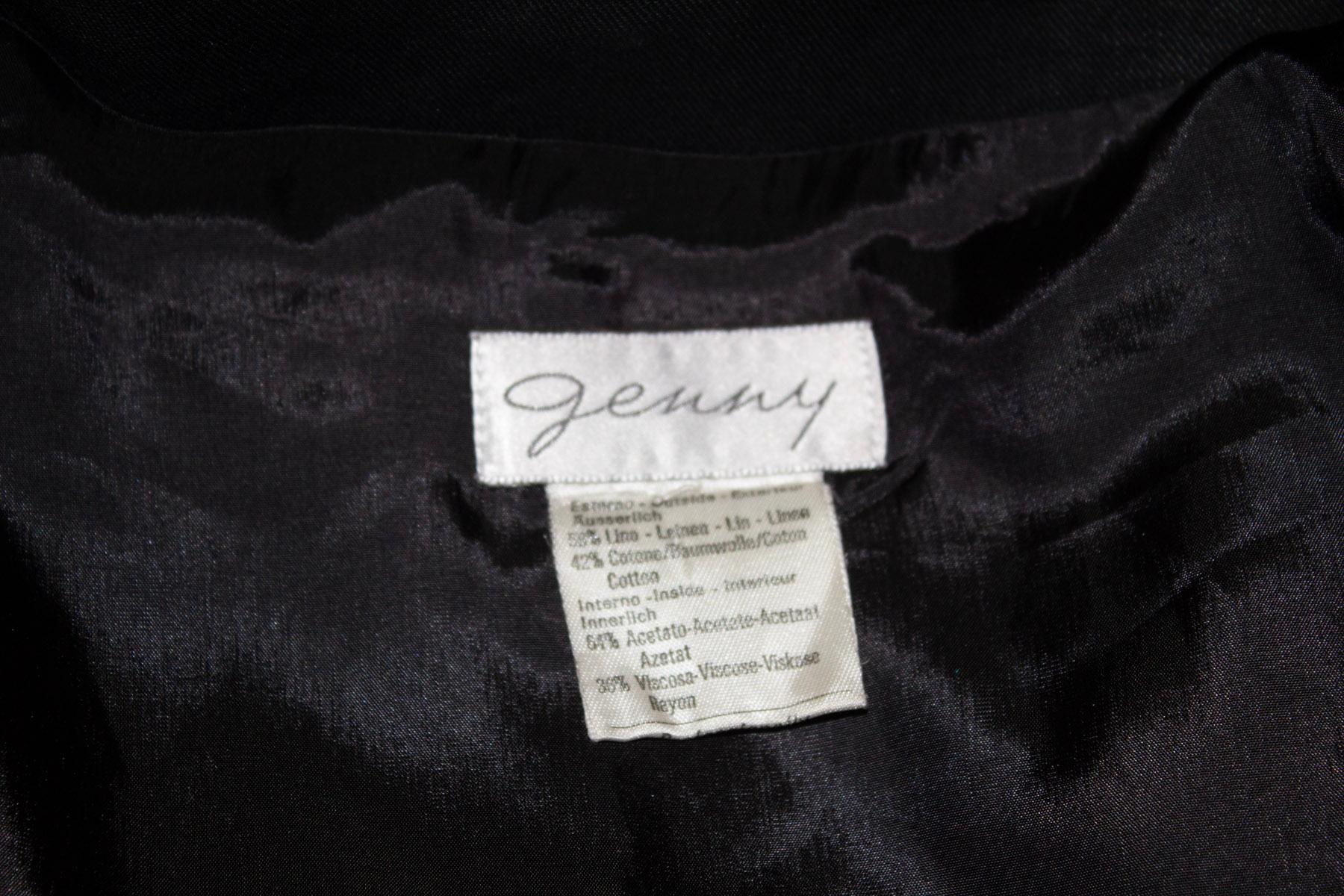 Eine tolle Vintage-Jacke von Genny . Die Jacke aus einem Leinen-Baumwoll-Gemisch hat eine Tasche auf jeder Seite, eine Öffnung mit einem Knopf und die originalen Schulterpads, die entfernt werden können. 
Abmessungen. Büste bis zu 40'', Länge 23''