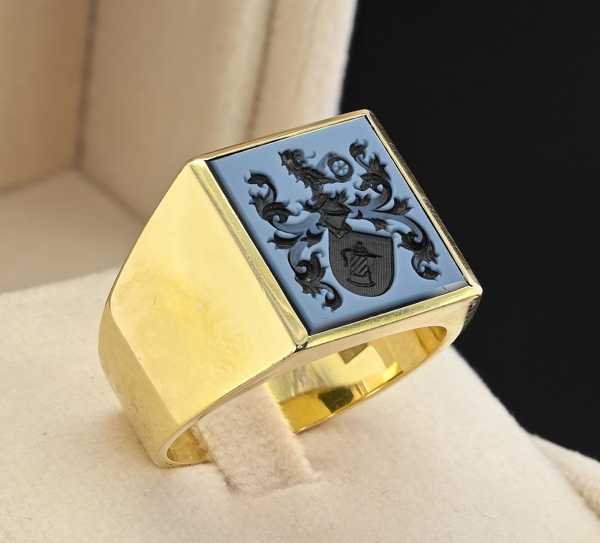 Vintage Gent Sardonyx Intaglio Crest Signet Ring 14 KT Size  13 For Sale 1