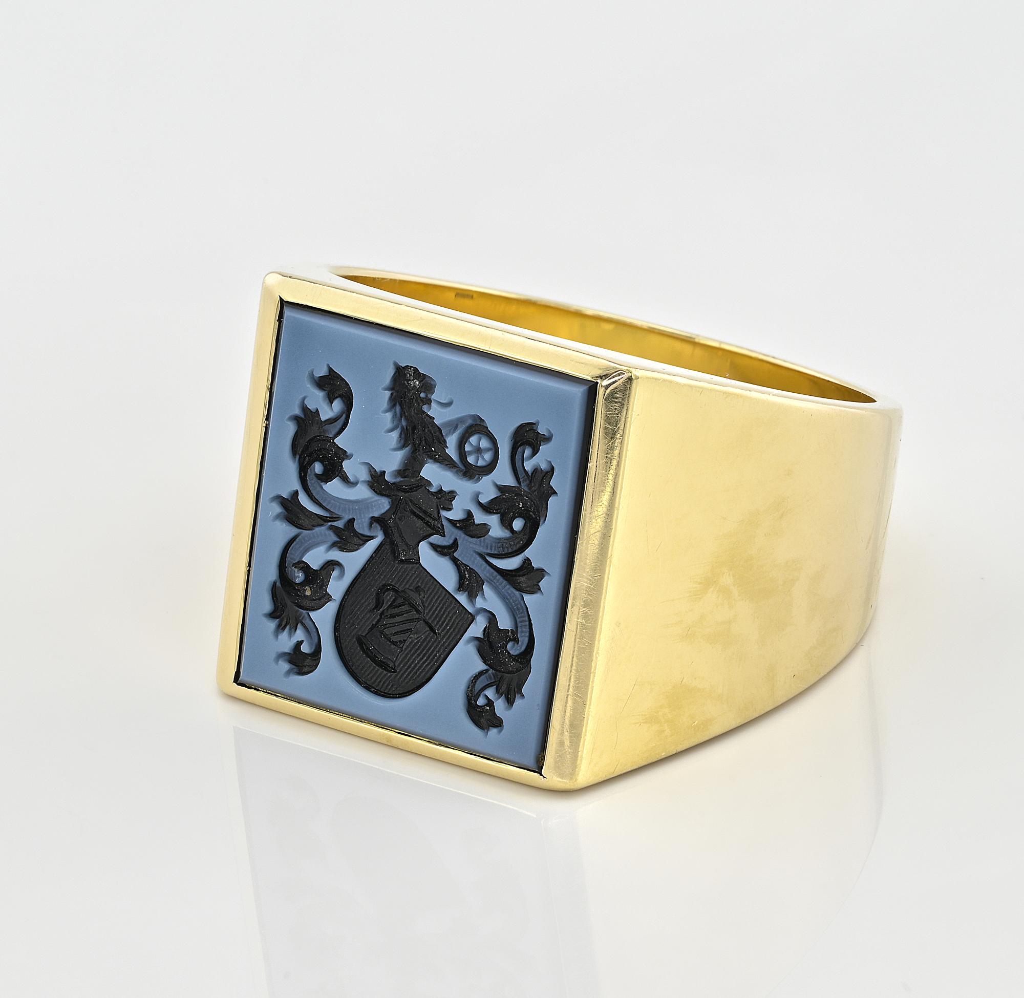Vintage Gent Sardonyx Intaglio Crest Signet Ring 14 KT Size  13 For Sale 2