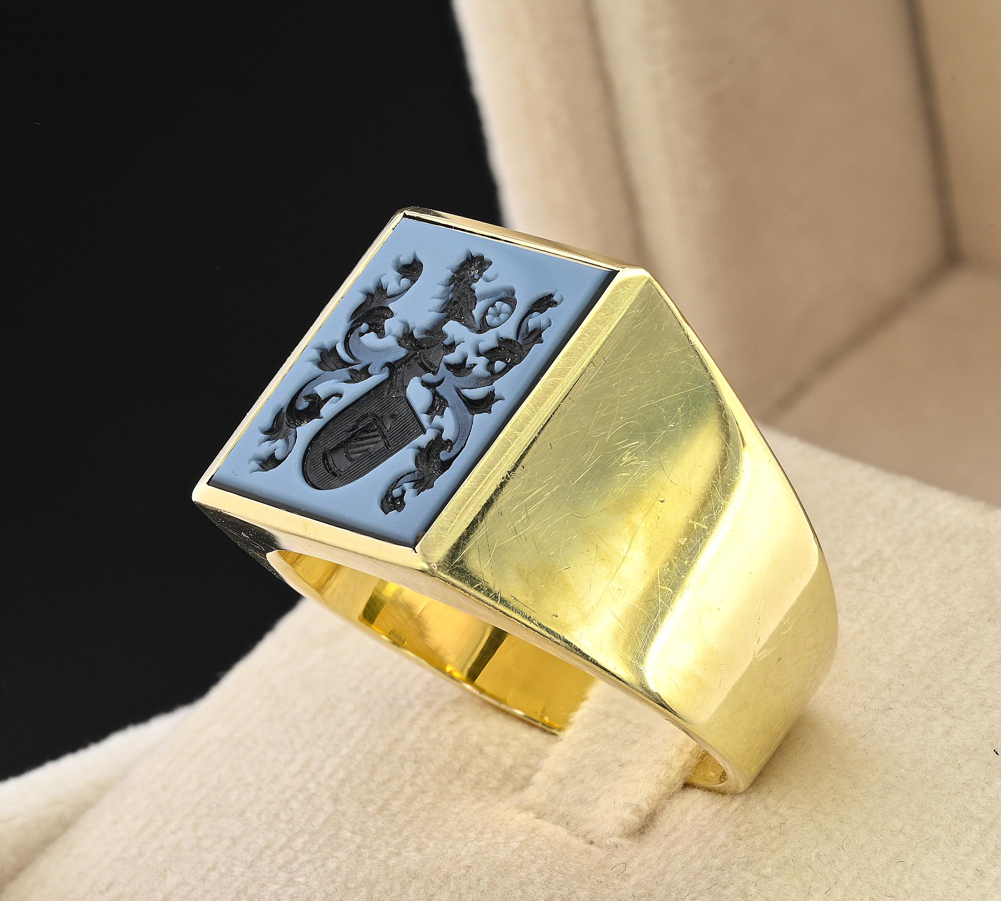 Vintage Gent Sardonyx Intaglio Crest Signet Ring 14 KT Size  13 For Sale 4