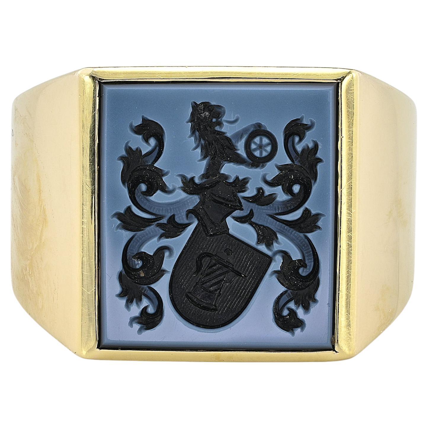 Vintage Gent Sardonyx Intaglio Crest Signet Ring 14 KT Size  13 For Sale