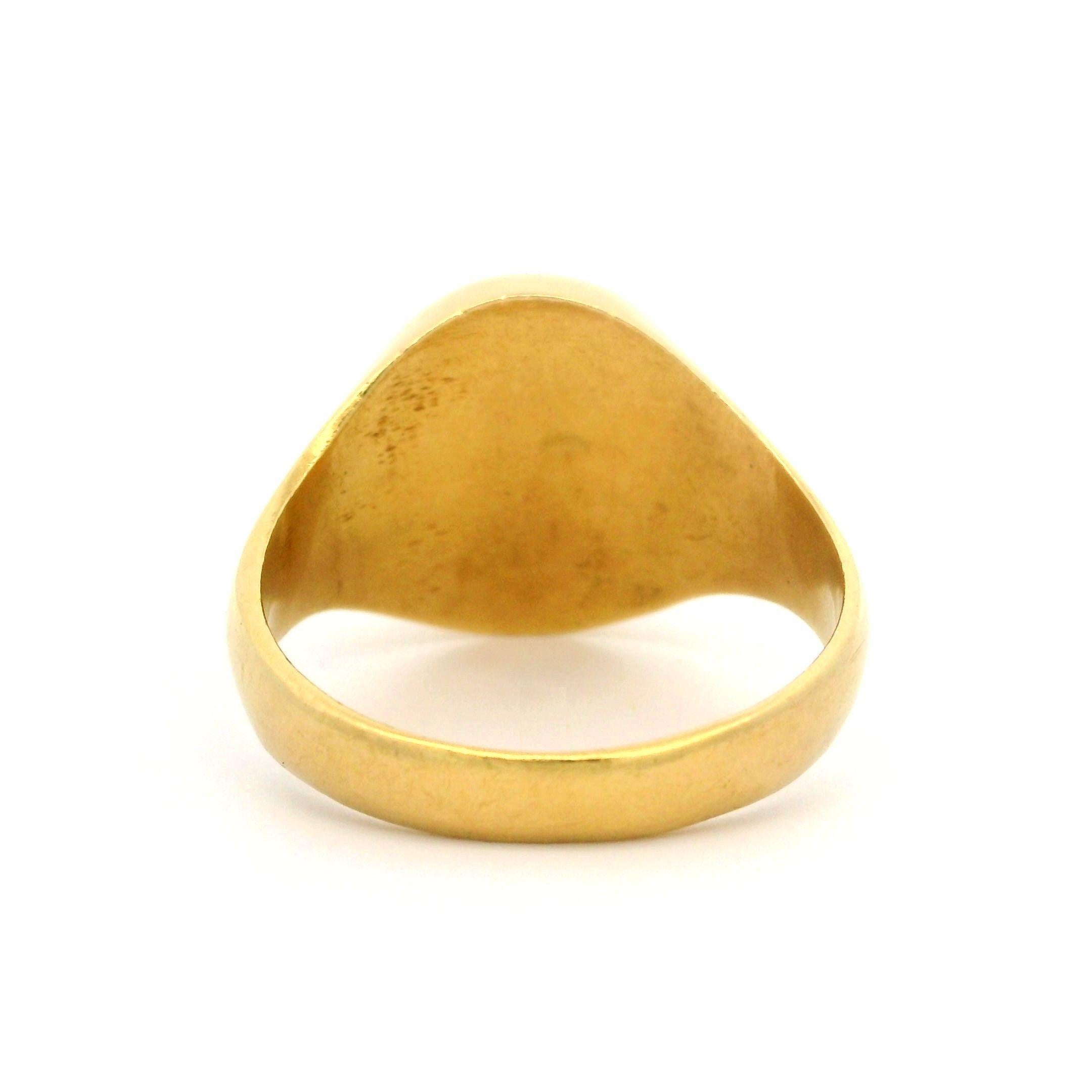 De los hombres Anillo solitario de ónix negro pulido y ovalado de oro amarillo de 18 quilates para caballeros vintage